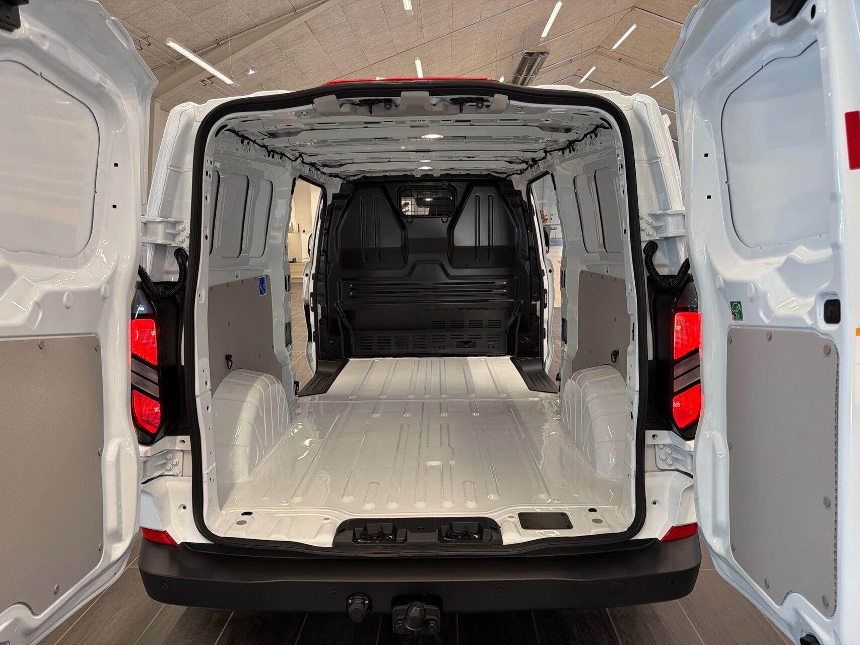 Billede af Ford Transit Custom 320 L2H1 2,0 EcoBlue Trend 136HK 8g Aut.