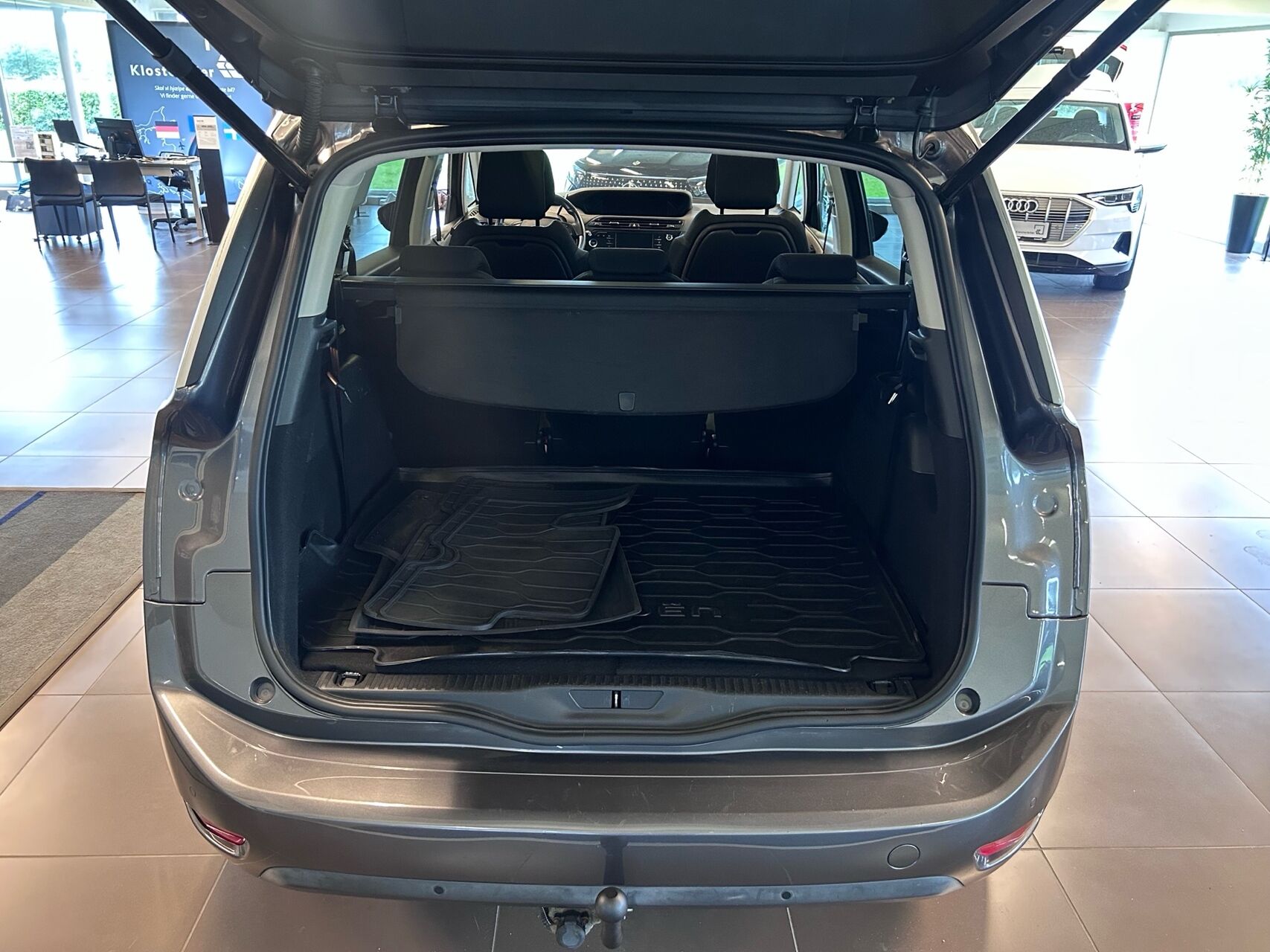 Billede af Citroën Grand C4 SpaceTourer 2,0 Blue HDi Intensive+ EAT8 start/stop 160HK 8g Aut.