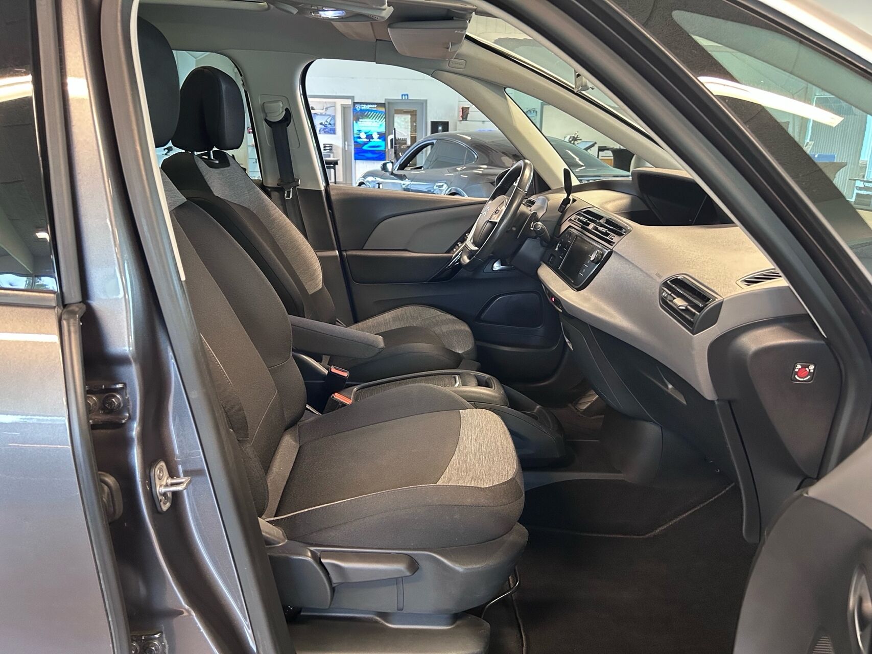 Billede af Citroën Grand C4 SpaceTourer 2,0 Blue HDi Intensive+ EAT8 start/stop 160HK 8g Aut.
