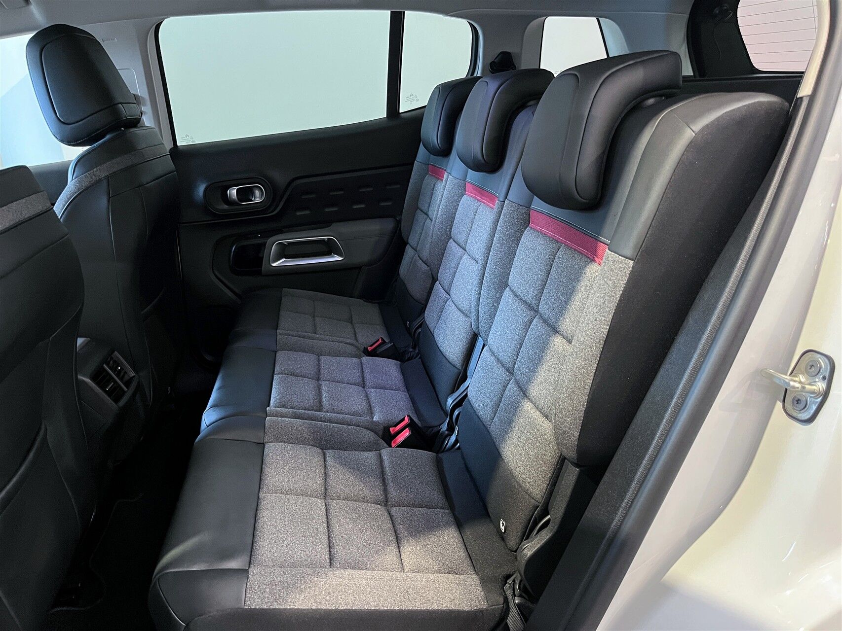 Billede af Citroën C5 Aircross 1,6 Plugin-hybrid Iconic EAT8 225HK 5d 8g Aut.
