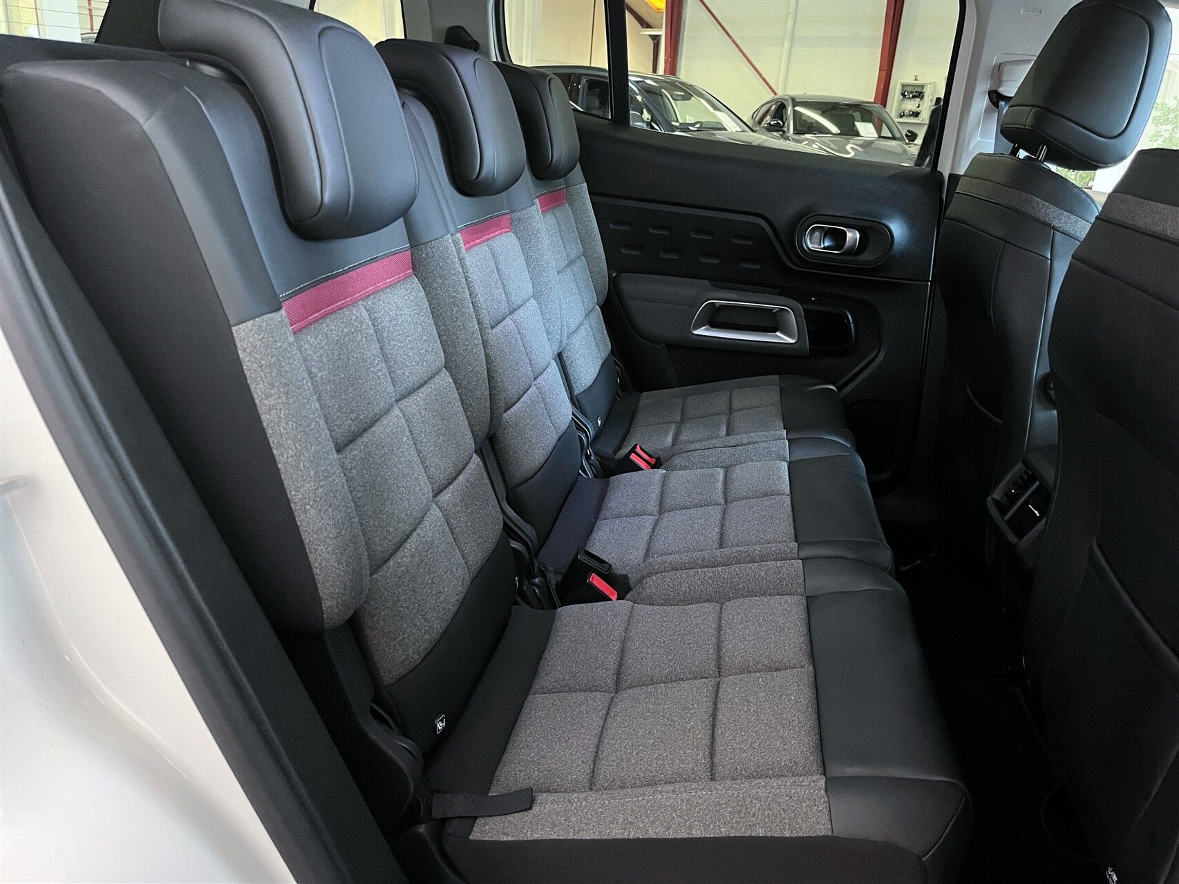 Billede af Citroën C5 Aircross 1,6 Plugin-hybrid Iconic EAT8 225HK 5d 8g Aut.