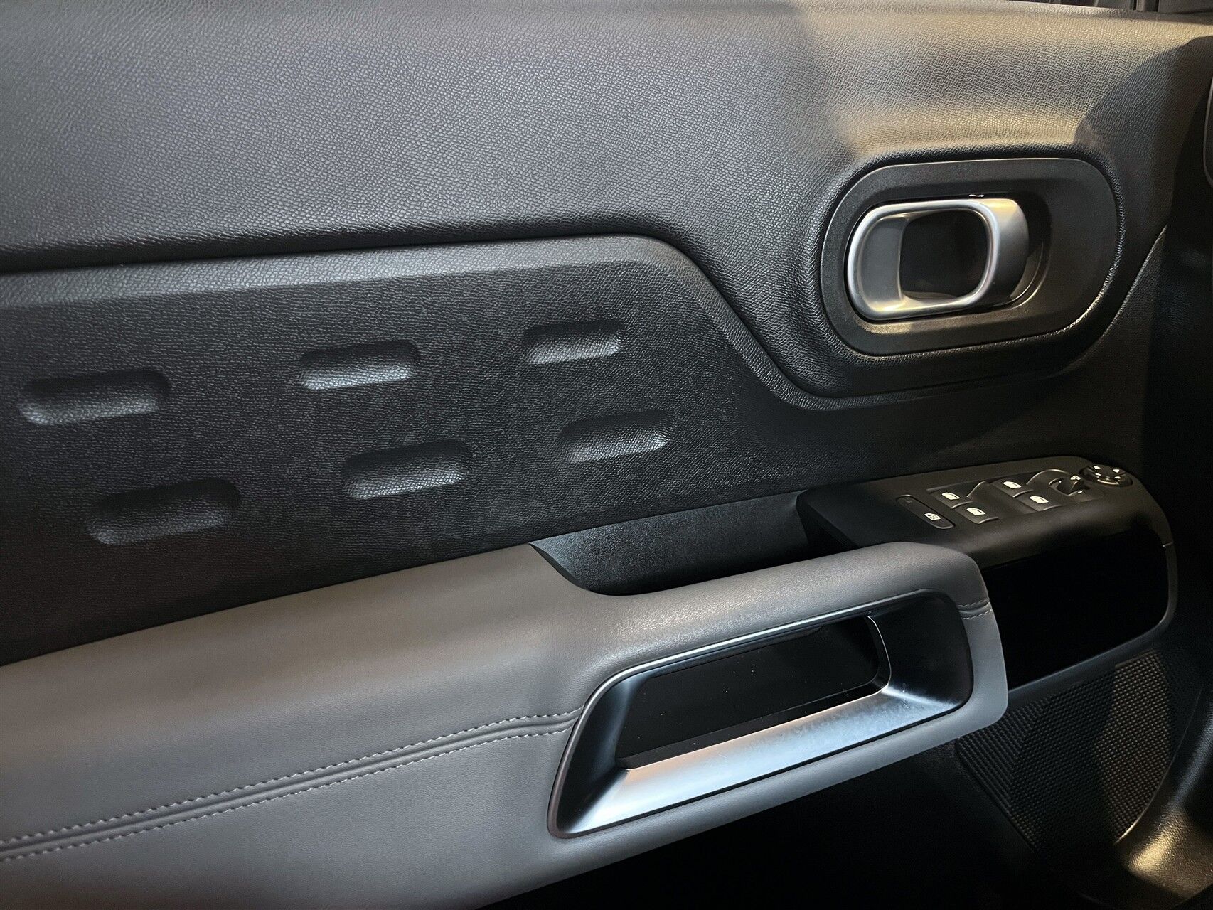 Billede af Citroën C5 Aircross 1,6 Plugin-hybrid Iconic EAT8 225HK 5d 8g Aut.