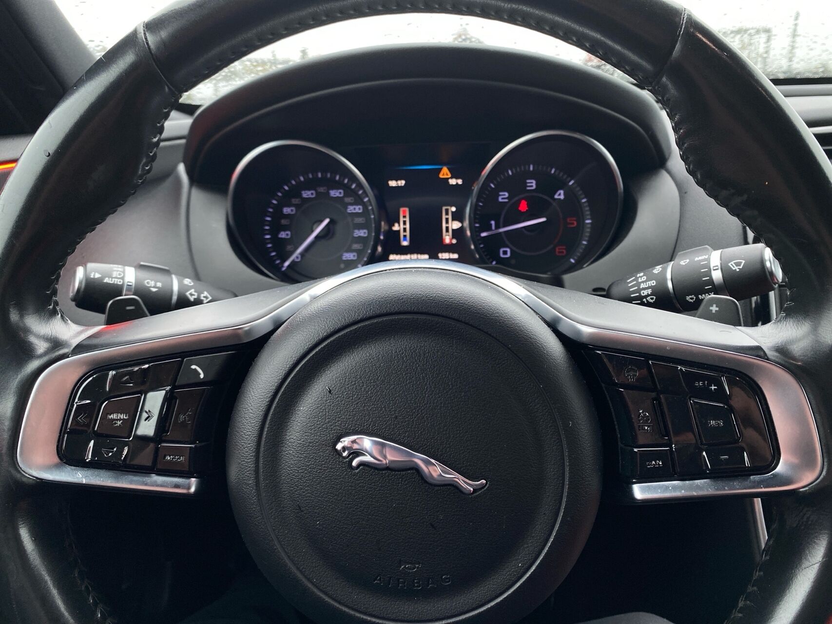 Billede af Jaguar XE 2,0 D R-Sport 180HK 8g Aut.