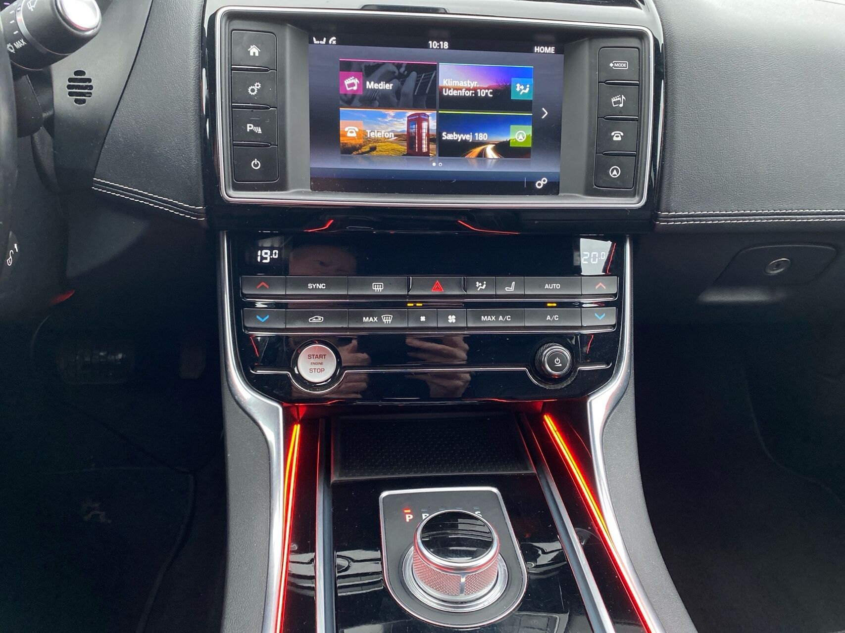 Billede af Jaguar XE 2,0 D R-Sport 180HK 8g Aut.