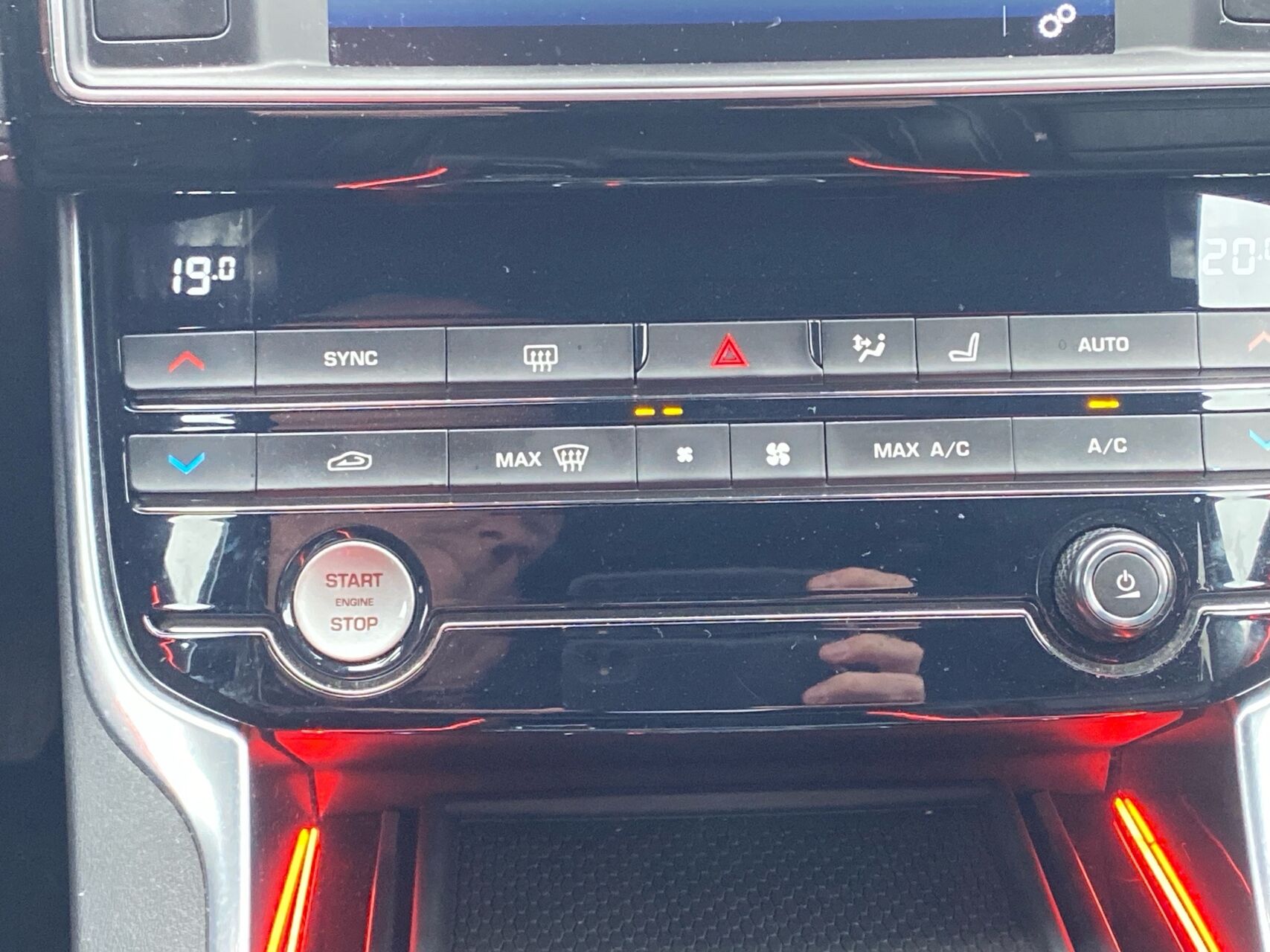 Billede af Jaguar XE 2,0 D R-Sport 180HK 8g Aut.