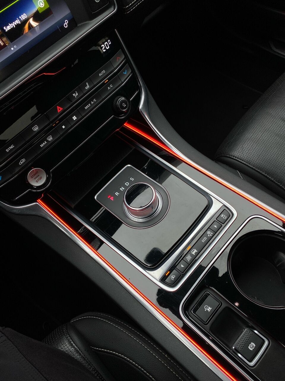 Billede af Jaguar XE 2,0 D R-Sport 180HK 8g Aut.