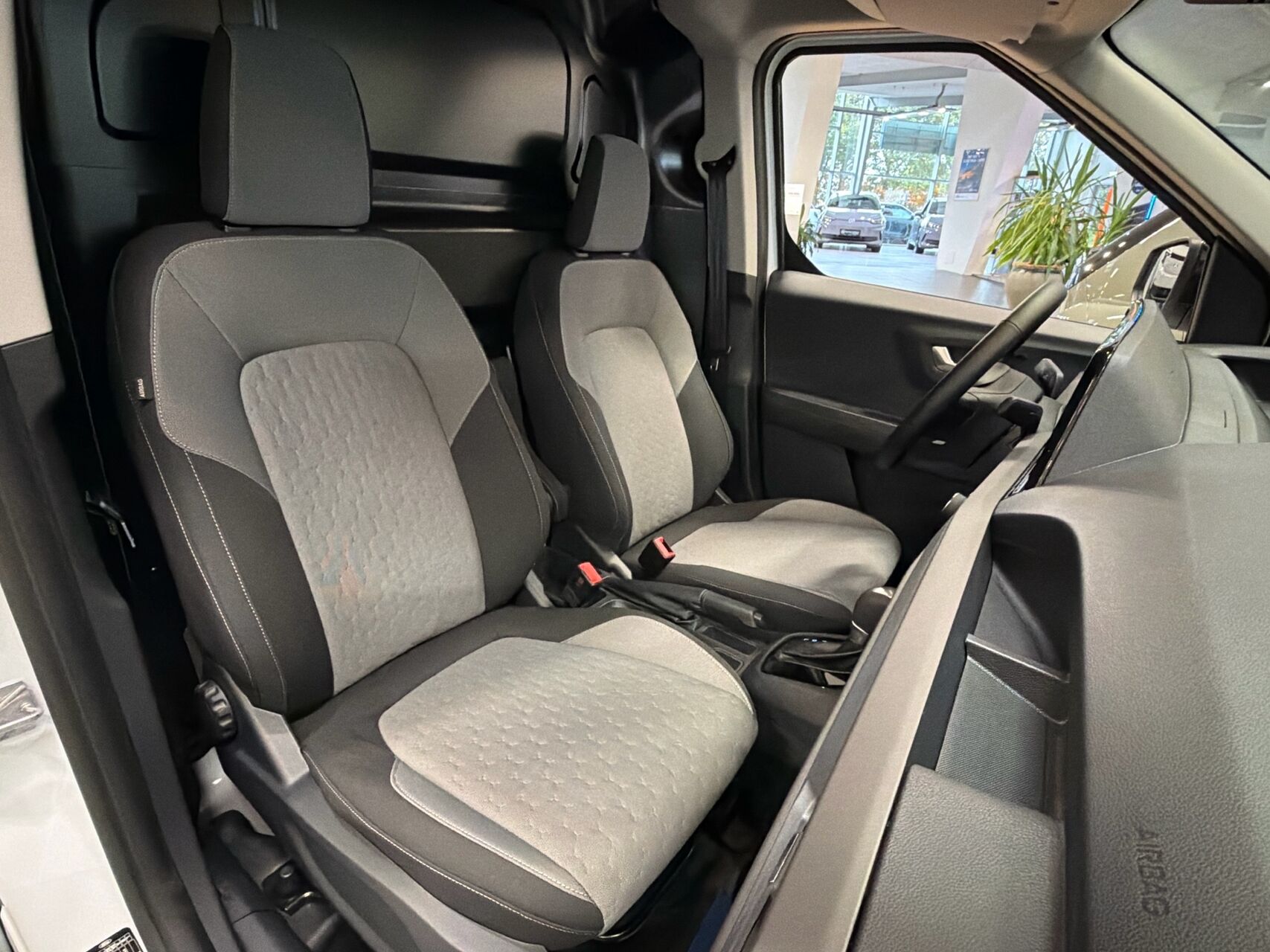 Billede af Ford Transit Courier 1,0 EcoBoost Limited DCT 125HK Van 7g Aut.