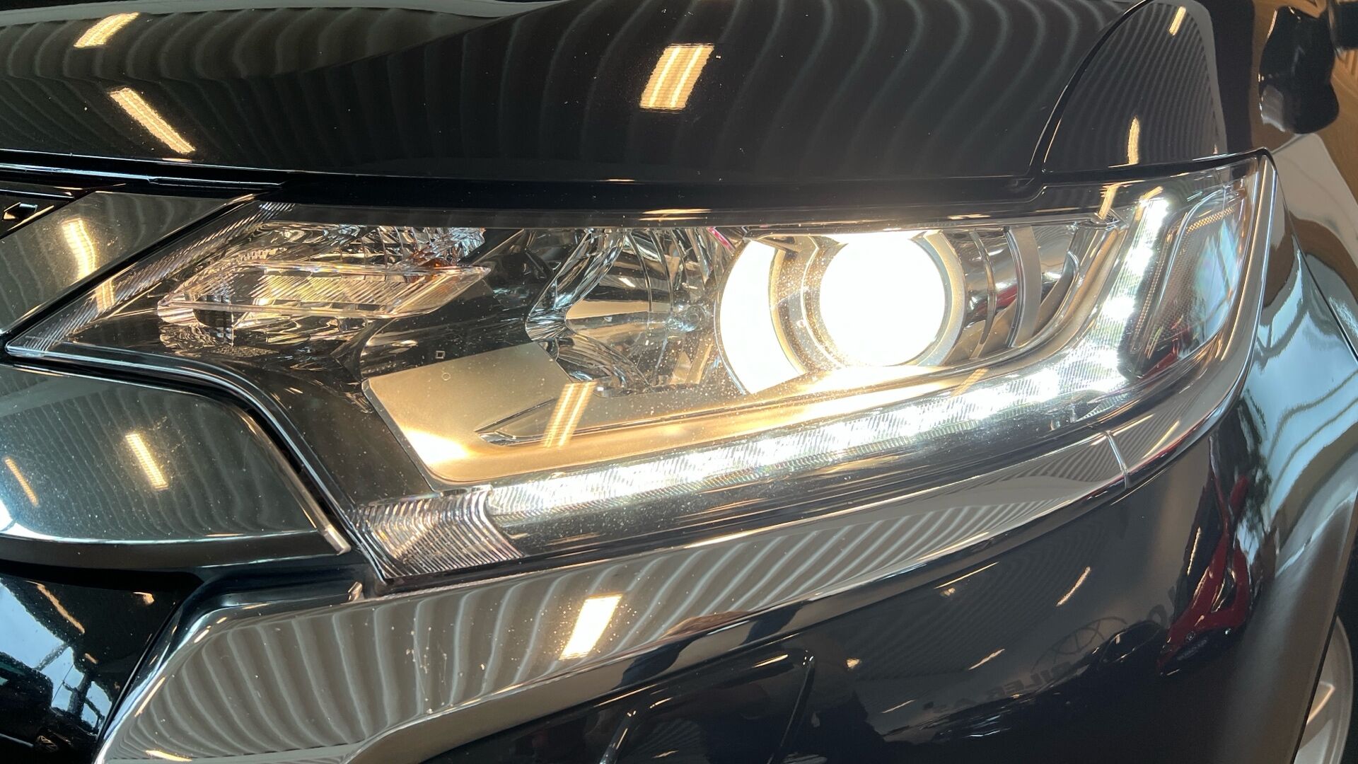 Billede af Mitsubishi Outlander 2,4 PHEV  Plugin-hybrid Invite+ 4WD 224HK 5d 6g Trinl. Gear
