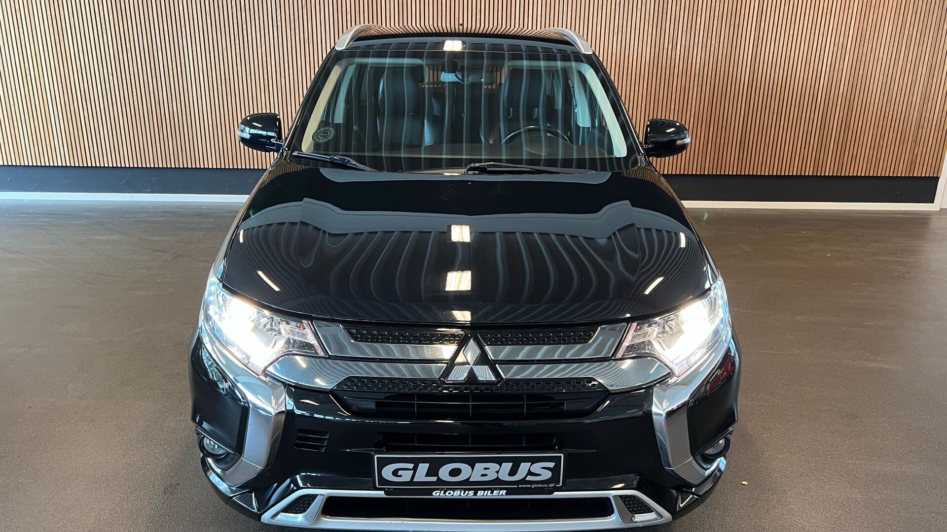 Billede af Mitsubishi Outlander 2,4 PHEV  Plugin-hybrid Invite+ 4WD 224HK 5d 6g Trinl. Gear