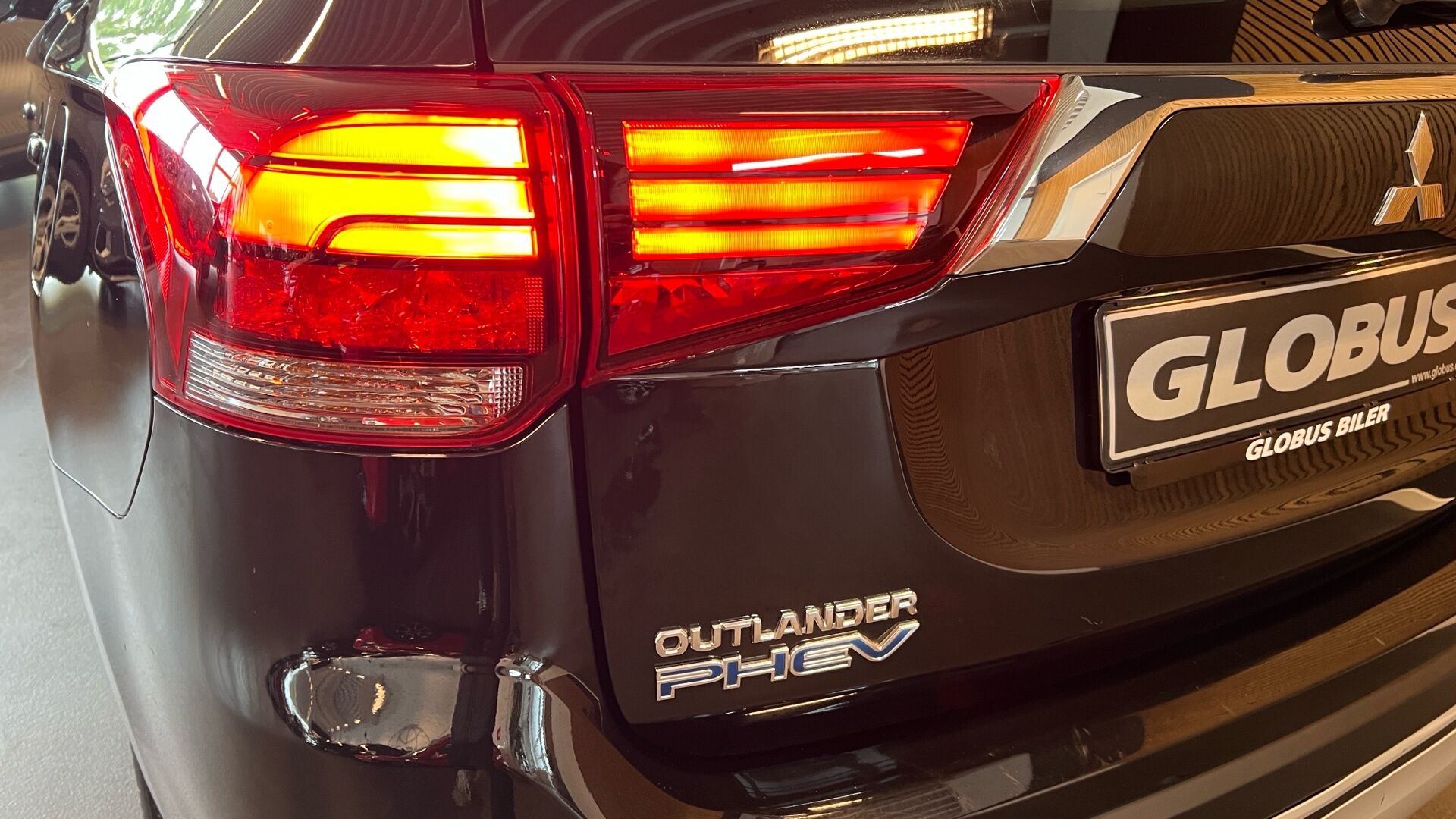 Billede af Mitsubishi Outlander 2,4 PHEV  Plugin-hybrid Invite+ 4WD 224HK 5d 6g Trinl. Gear