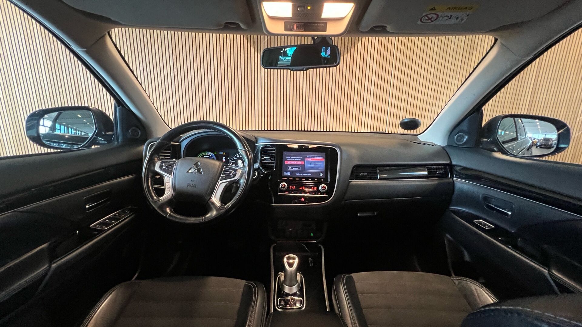 Billede af Mitsubishi Outlander 2,4 PHEV  Plugin-hybrid Invite+ 4WD 224HK 5d 6g Trinl. Gear