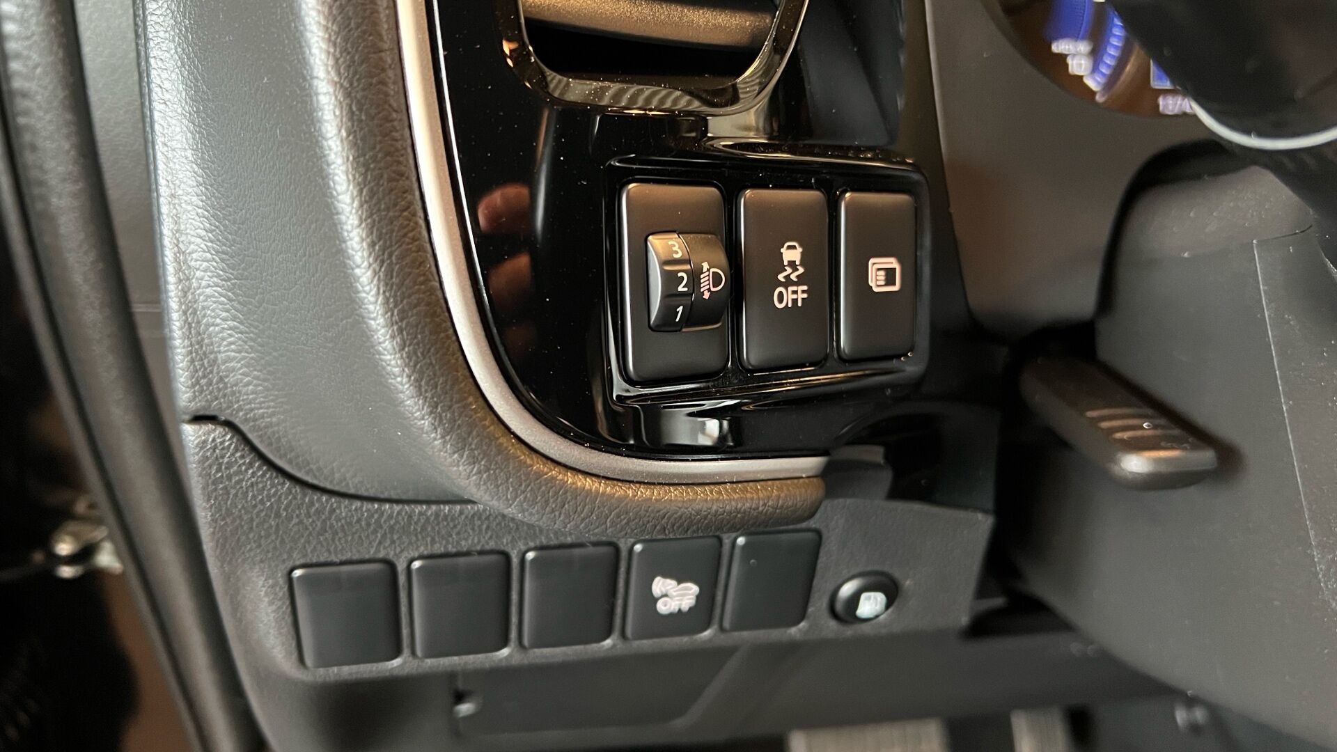 Billede af Mitsubishi Outlander 2,4 PHEV  Plugin-hybrid Invite+ 4WD 224HK 5d 6g Trinl. Gear