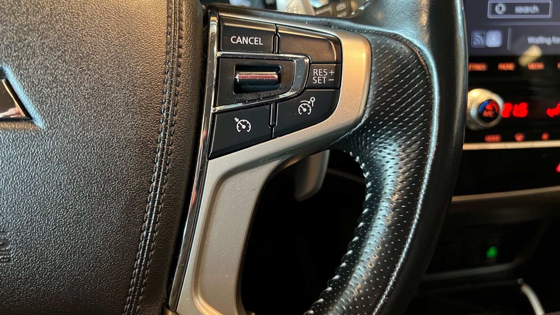 Billede af Mitsubishi Outlander 2,4 PHEV  Plugin-hybrid Invite+ 4WD 224HK 5d 6g Trinl. Gear