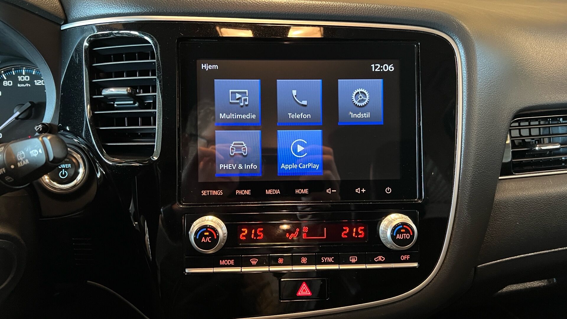 Billede af Mitsubishi Outlander 2,4 PHEV  Plugin-hybrid Invite+ 4WD 224HK 5d 6g Trinl. Gear