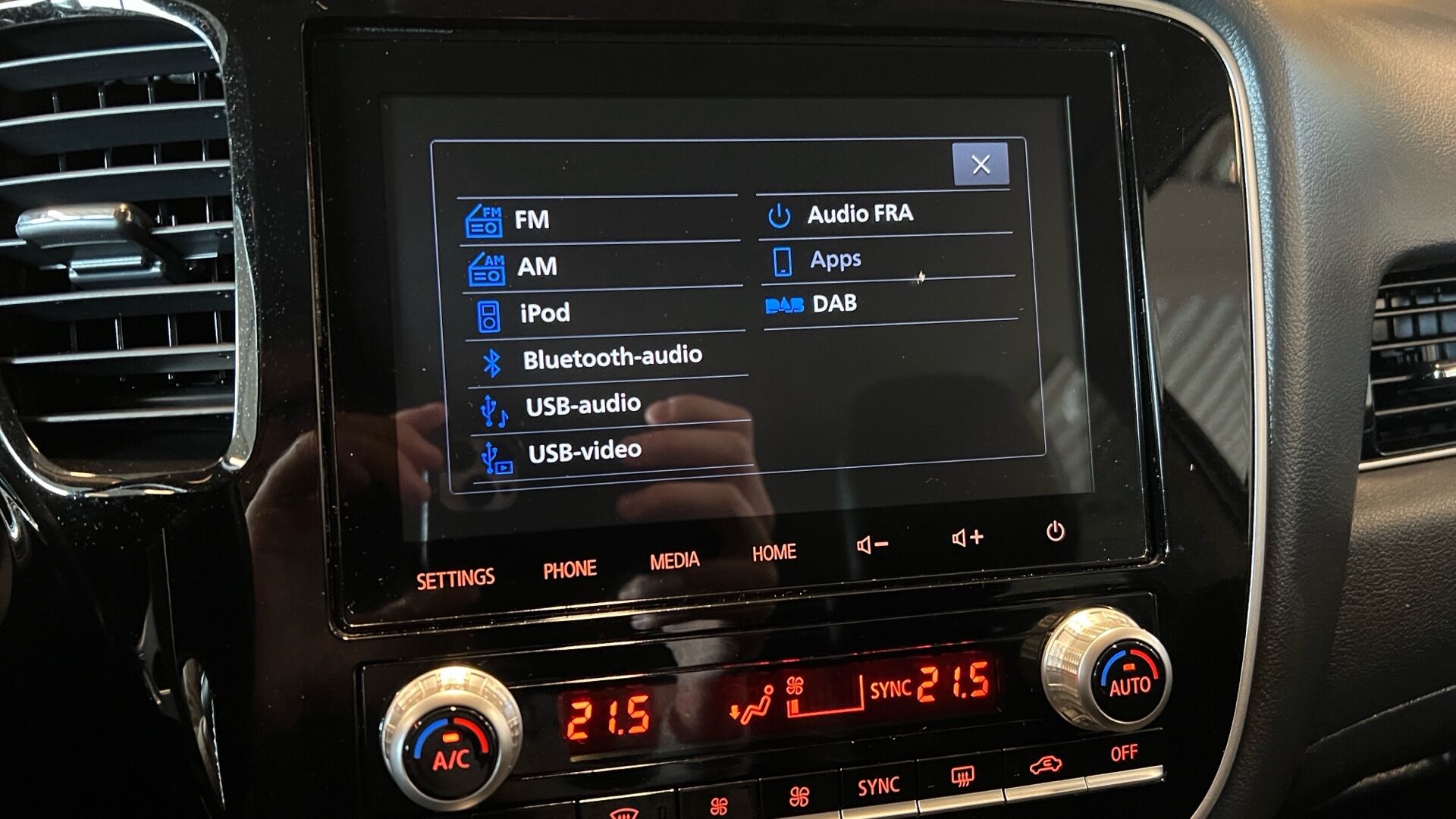 Billede af Mitsubishi Outlander 2,4 PHEV  Plugin-hybrid Invite+ 4WD 224HK 5d 6g Trinl. Gear