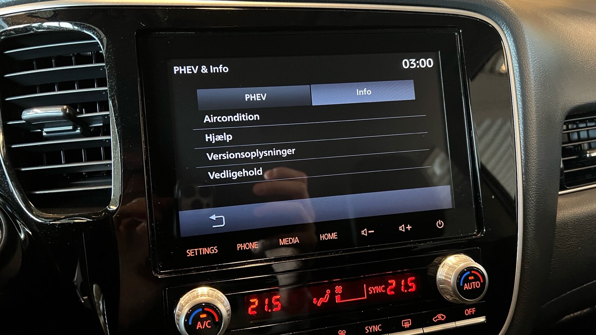 Billede af Mitsubishi Outlander 2,4 PHEV  Plugin-hybrid Invite+ 4WD 224HK 5d 6g Trinl. Gear
