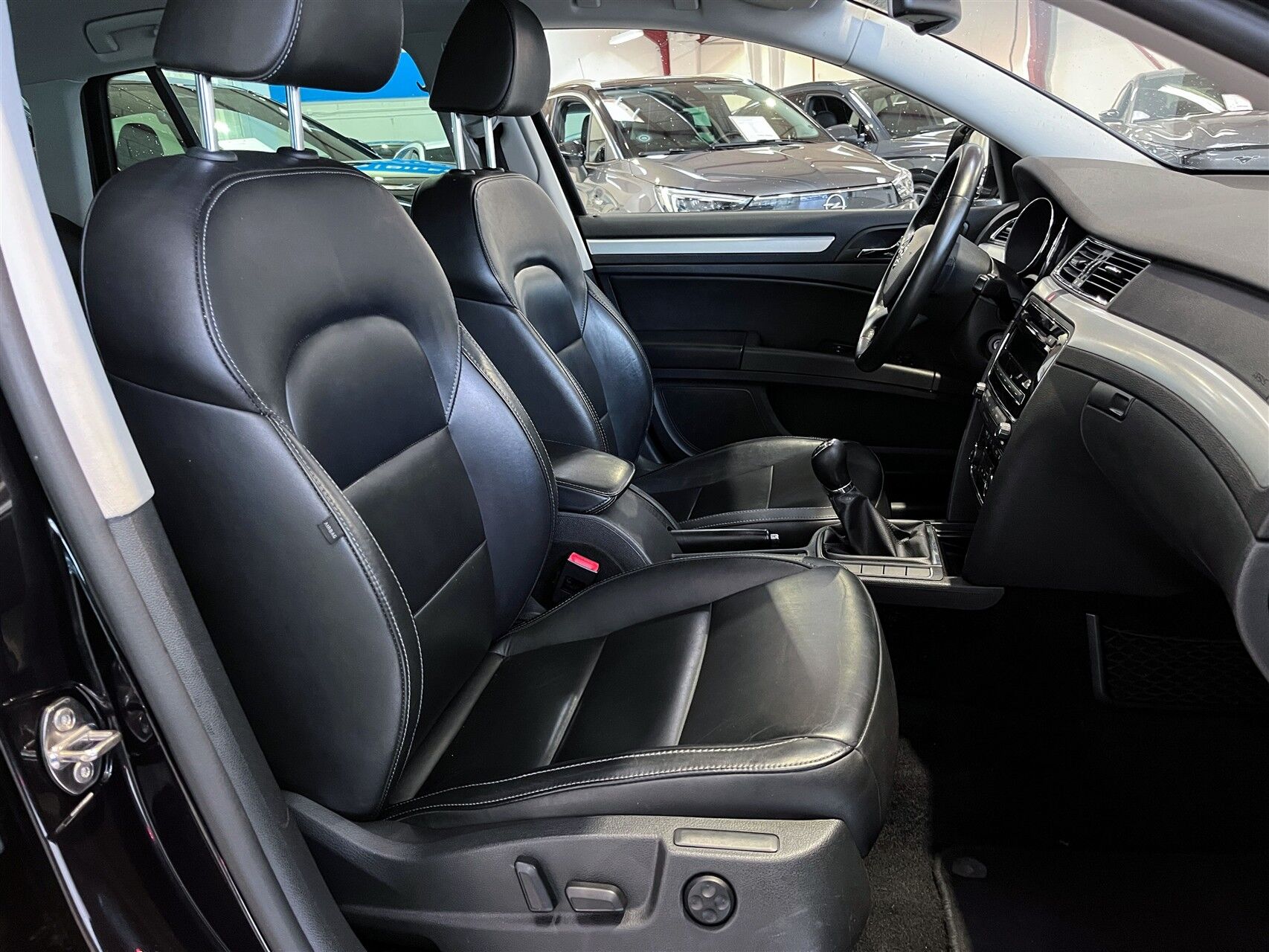 Billede af Skoda Superb Combi 2,0 TDI Common Rail DPF Elegance 140HK Stc 6g