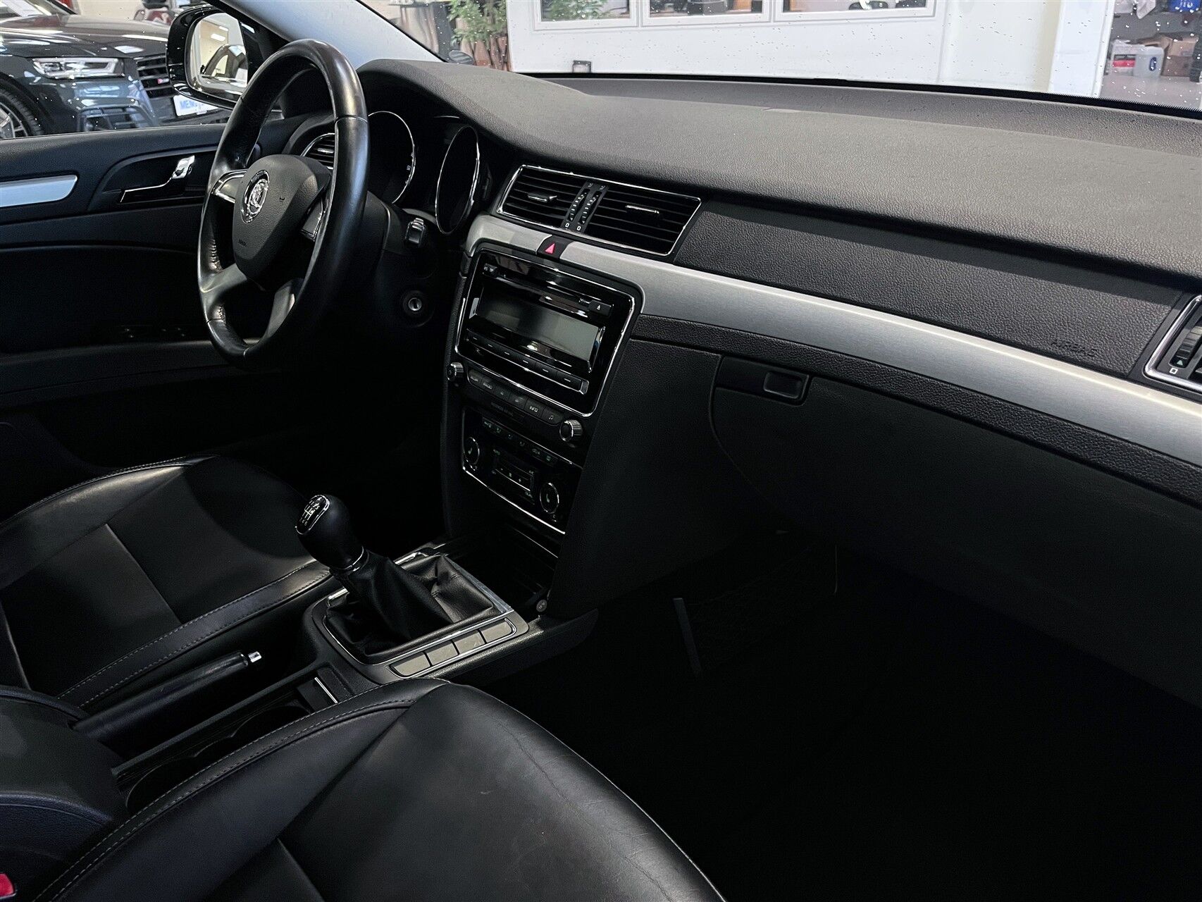 Billede af Skoda Superb Combi 2,0 TDI Common Rail DPF Elegance 140HK Stc 6g