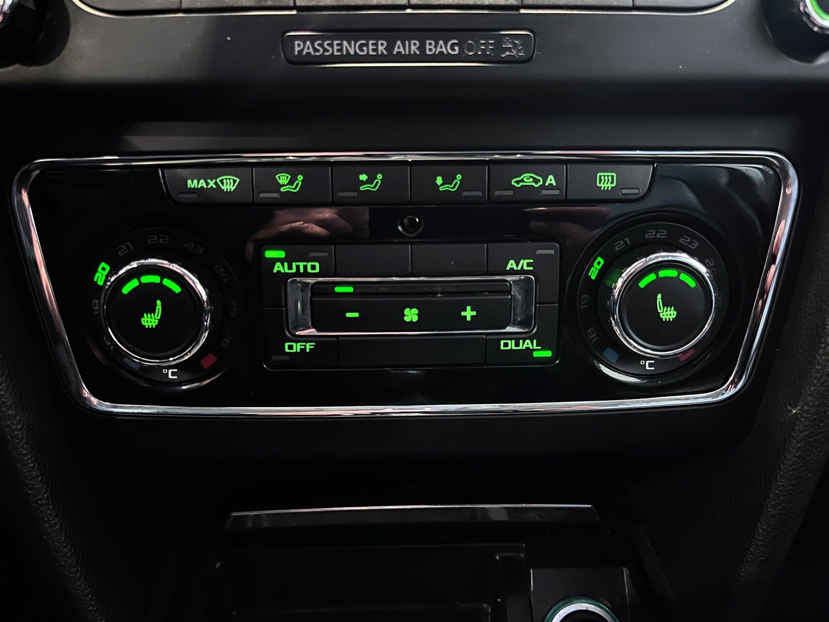 Billede af Skoda Superb Combi 2,0 TDI Common Rail DPF Elegance 140HK Stc 6g