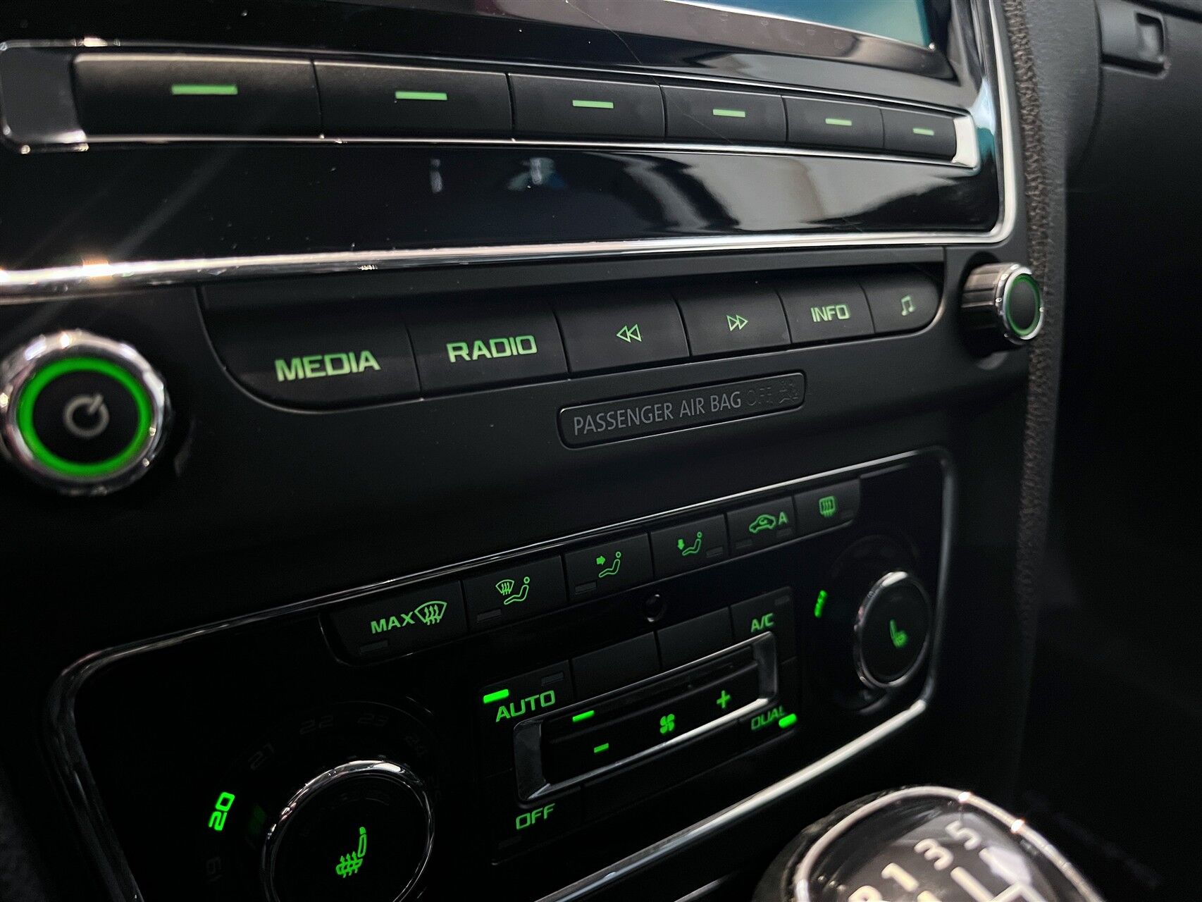 Billede af Skoda Superb Combi 2,0 TDI Common Rail DPF Elegance 140HK Stc 6g