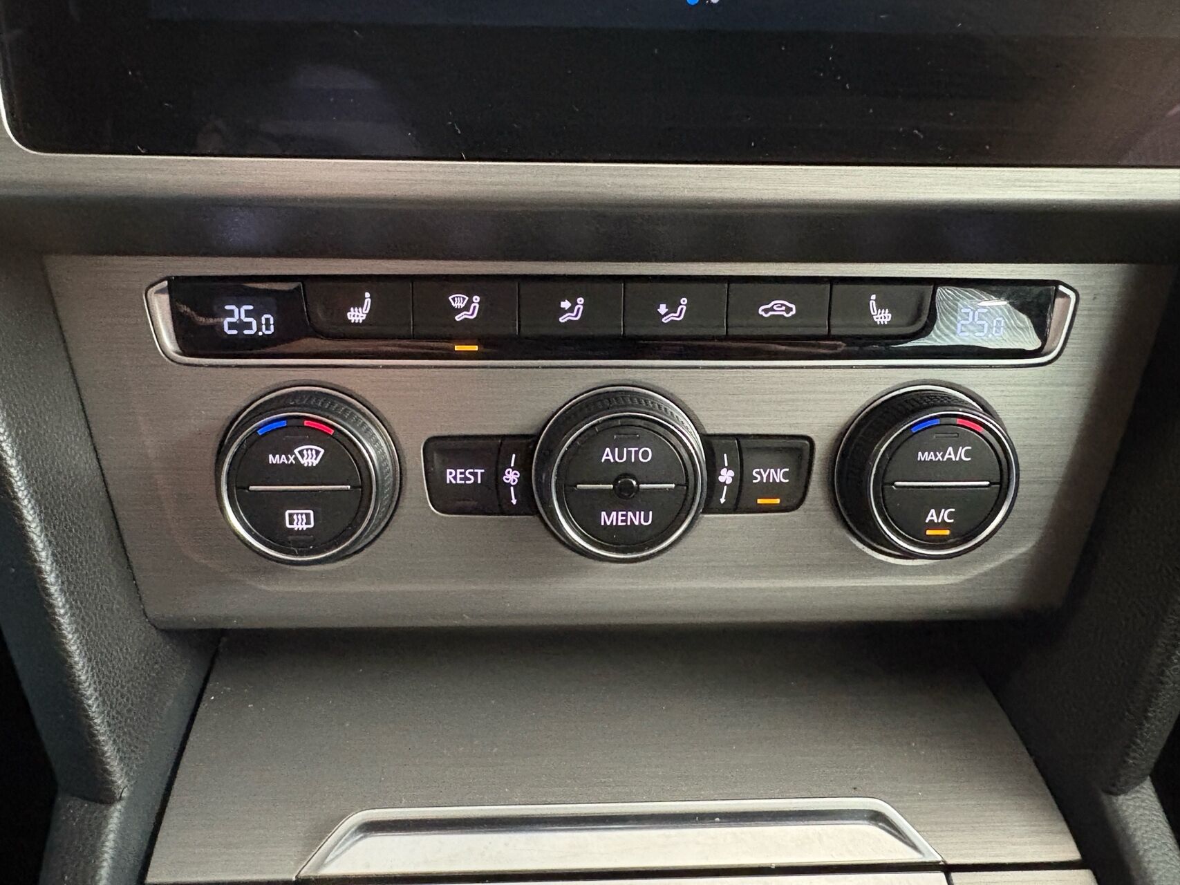 Billede af VW Passat Variant 2,0 TDI BMT Trendline 150HK Stc 6g