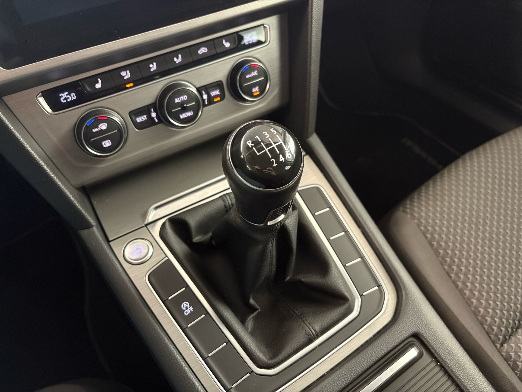 Billede af VW Passat Variant 2,0 TDI BMT Trendline 150HK Stc 6g