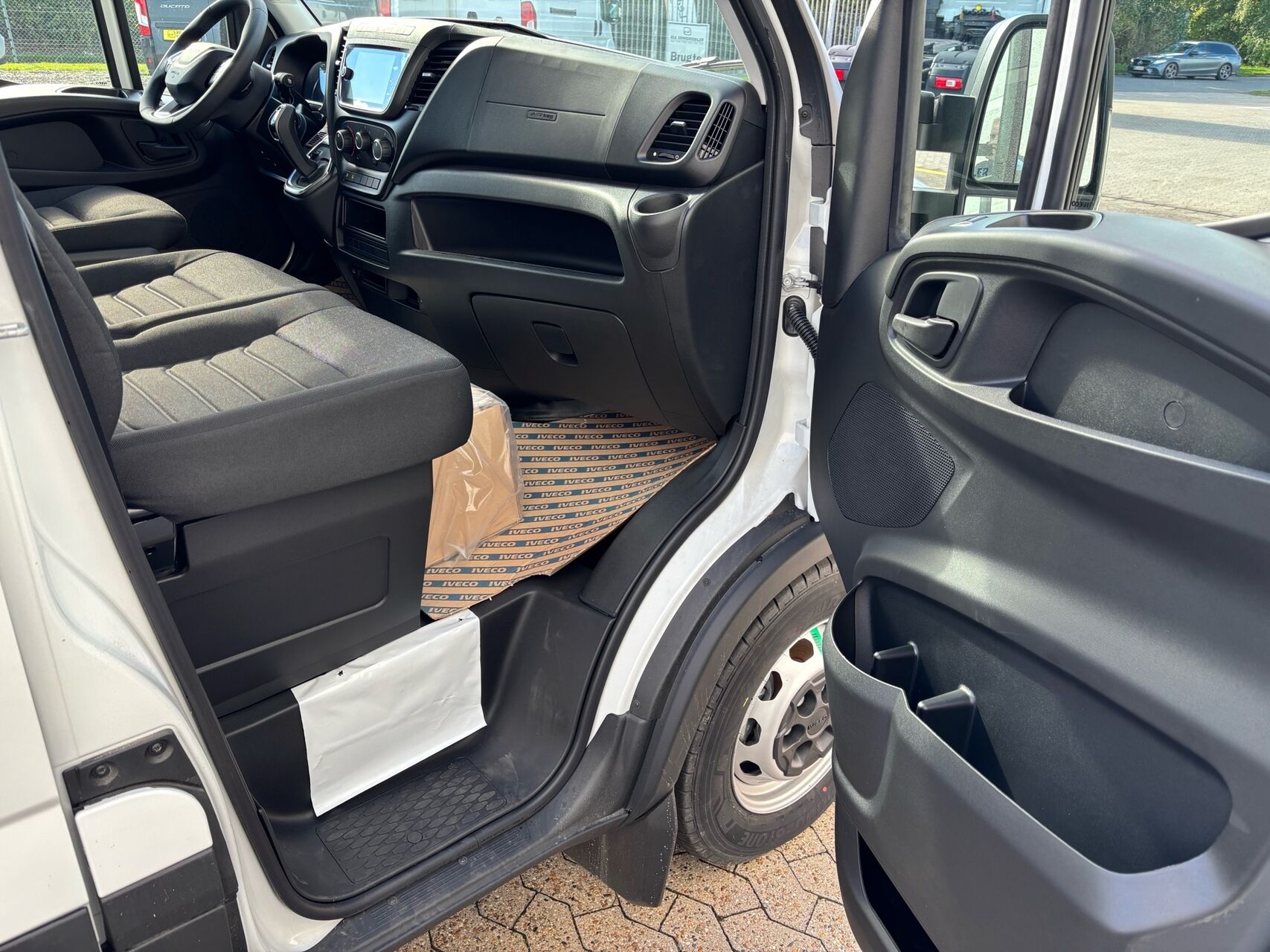 Billede af Iveco Daily 35S16 12m3 2,3 D Hi-Matic 156HK Van 8g Aut.