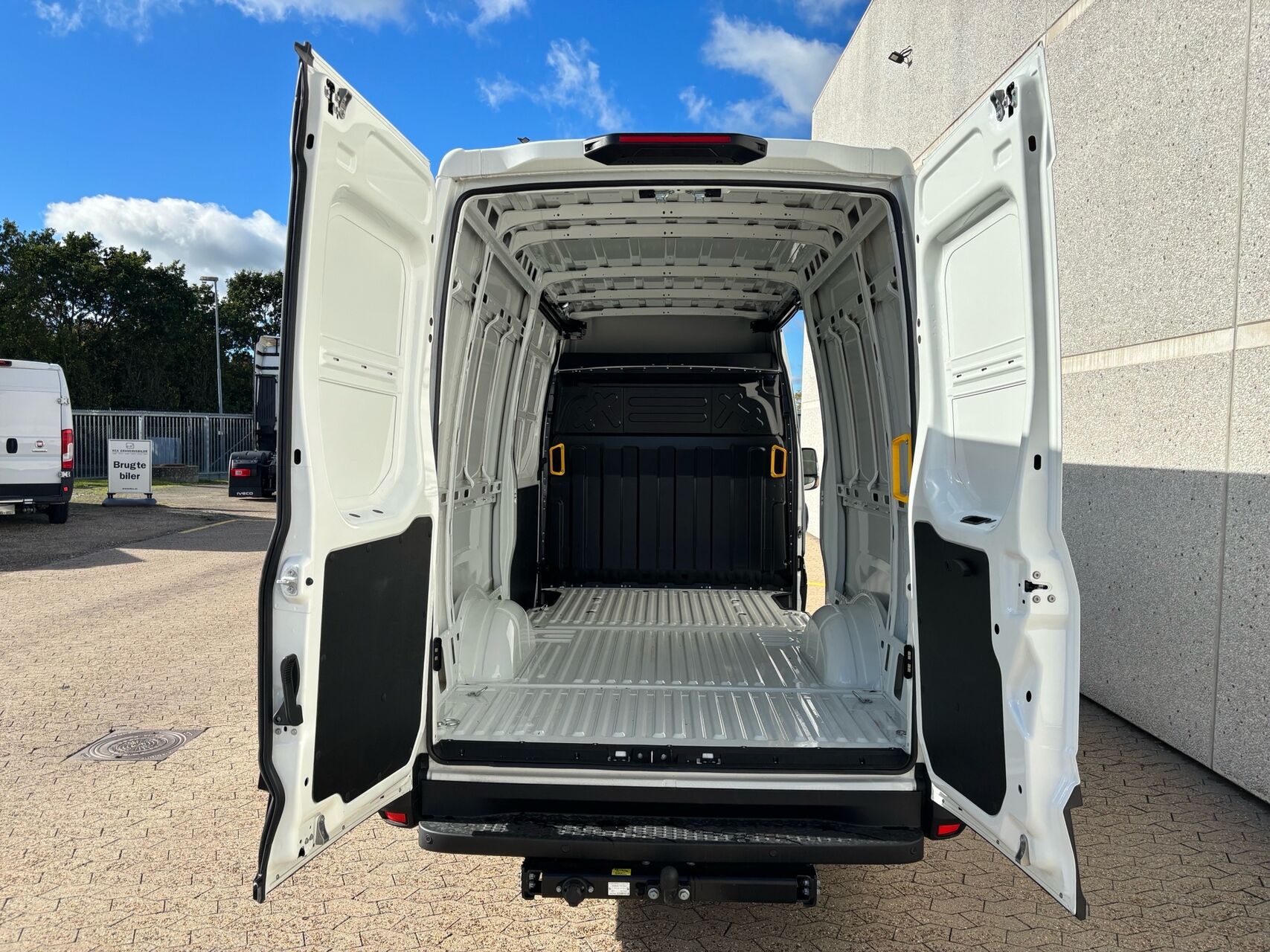 Billede af Iveco Daily 35S16 12m3 2,3 D Hi-Matic 156HK Van 8g Aut.