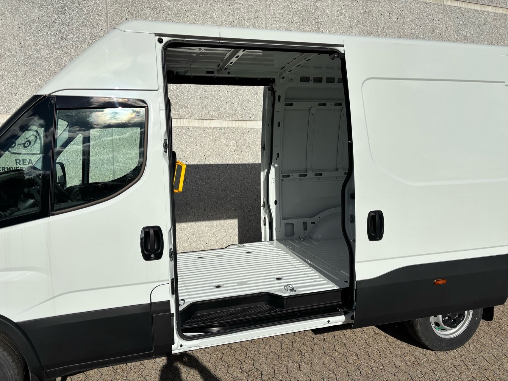 Billede af Iveco Daily 35S16 12m3 2,3 D Hi-Matic 156HK Van 8g Aut.