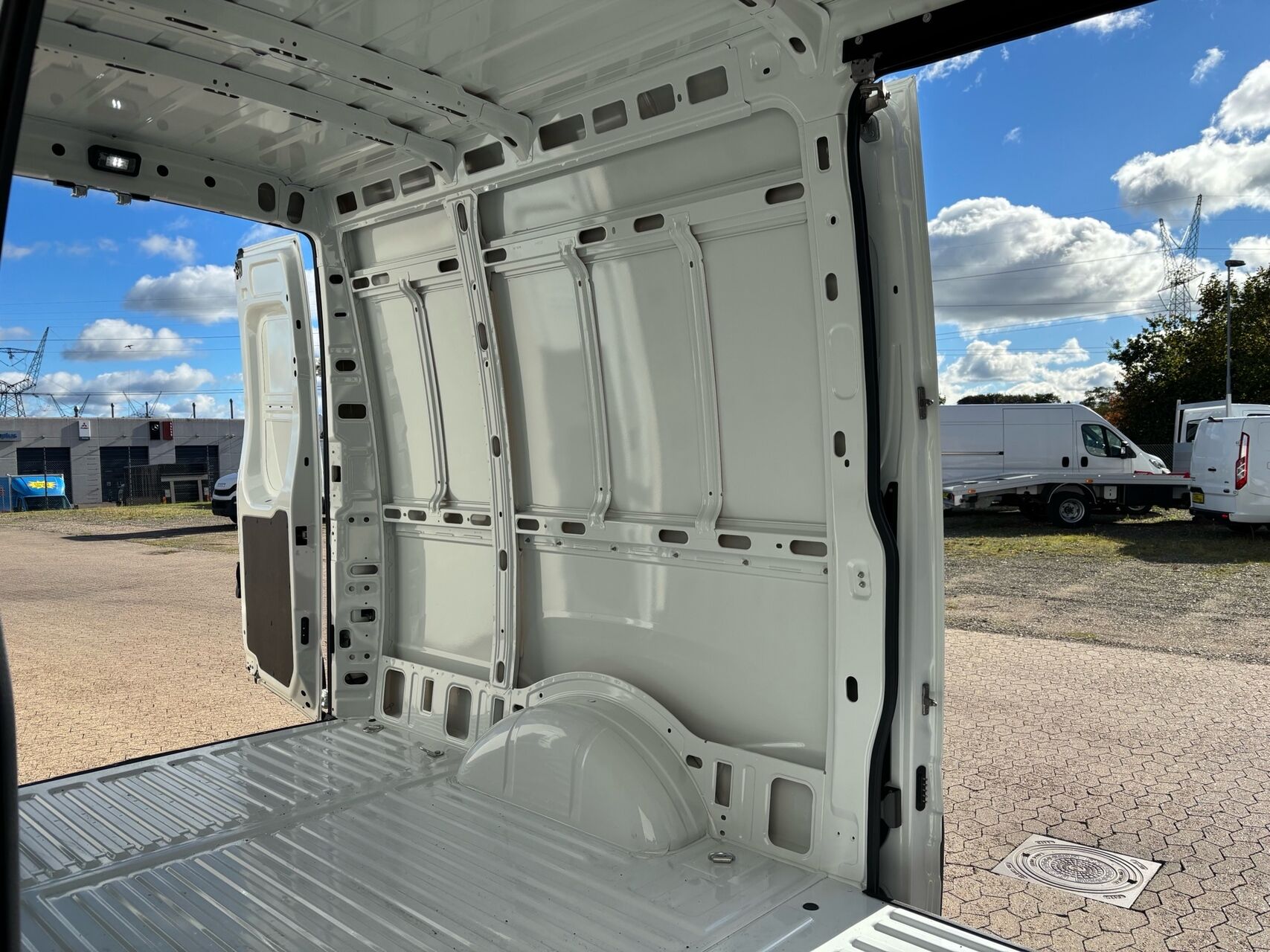 Billede af Iveco Daily 35S16 12m3 2,3 D Hi-Matic 156HK Van 8g Aut.