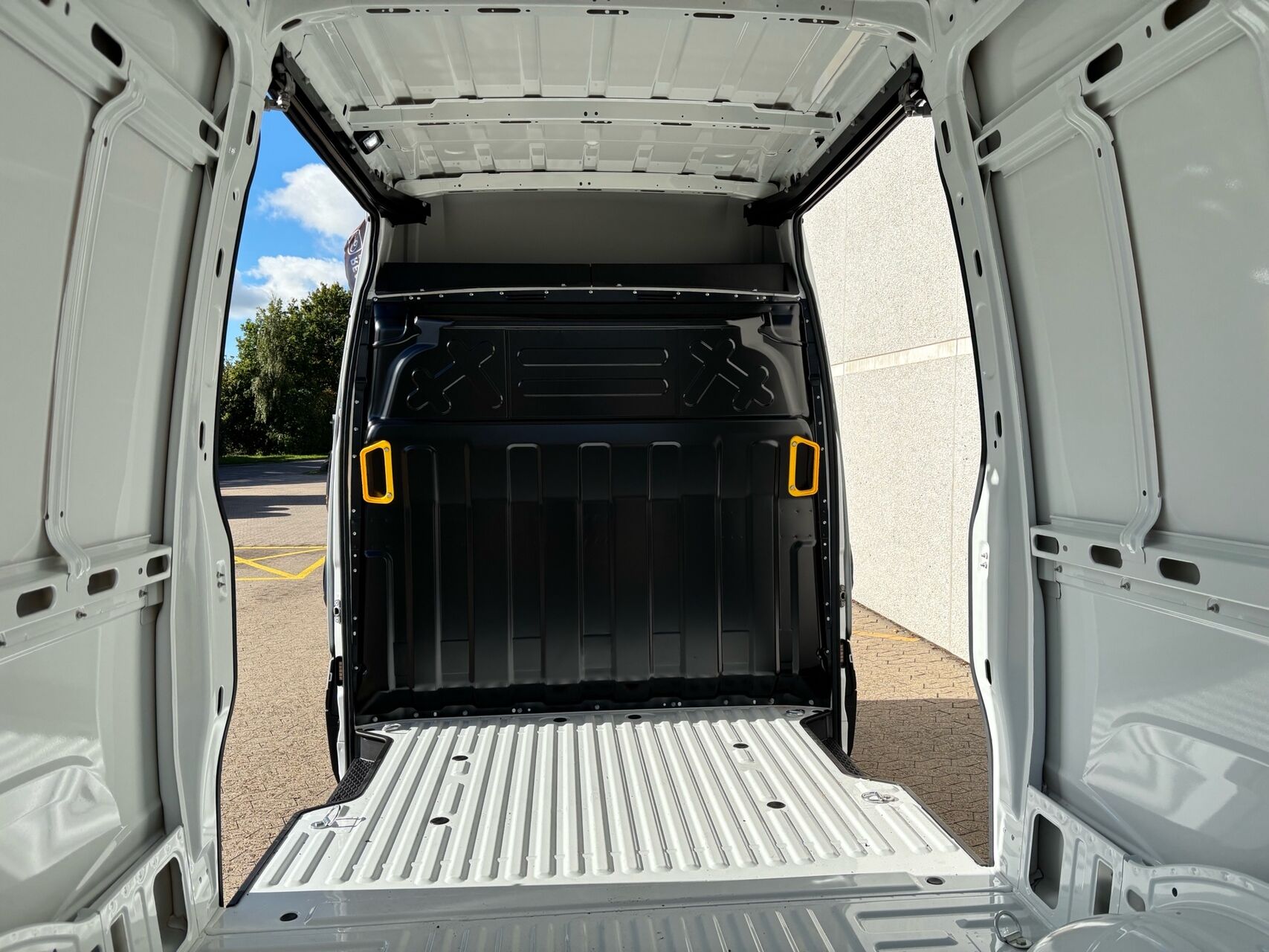 Billede af Iveco Daily 35S16 12m3 2,3 D Hi-Matic 156HK Van 8g Aut.