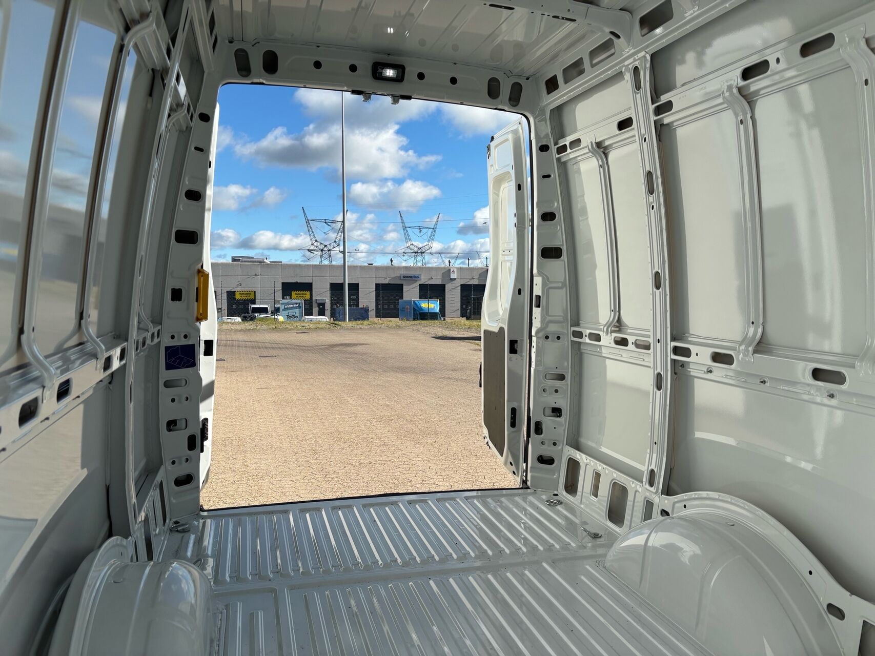Billede af Iveco Daily 35S16 12m3 2,3 D Hi-Matic 156HK Van 8g Aut.