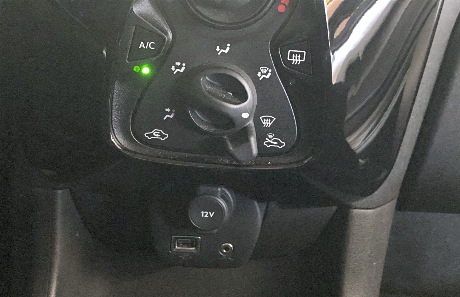 Billede af Peugeot 108 1,0 e-Vti Intense 69HK 5d