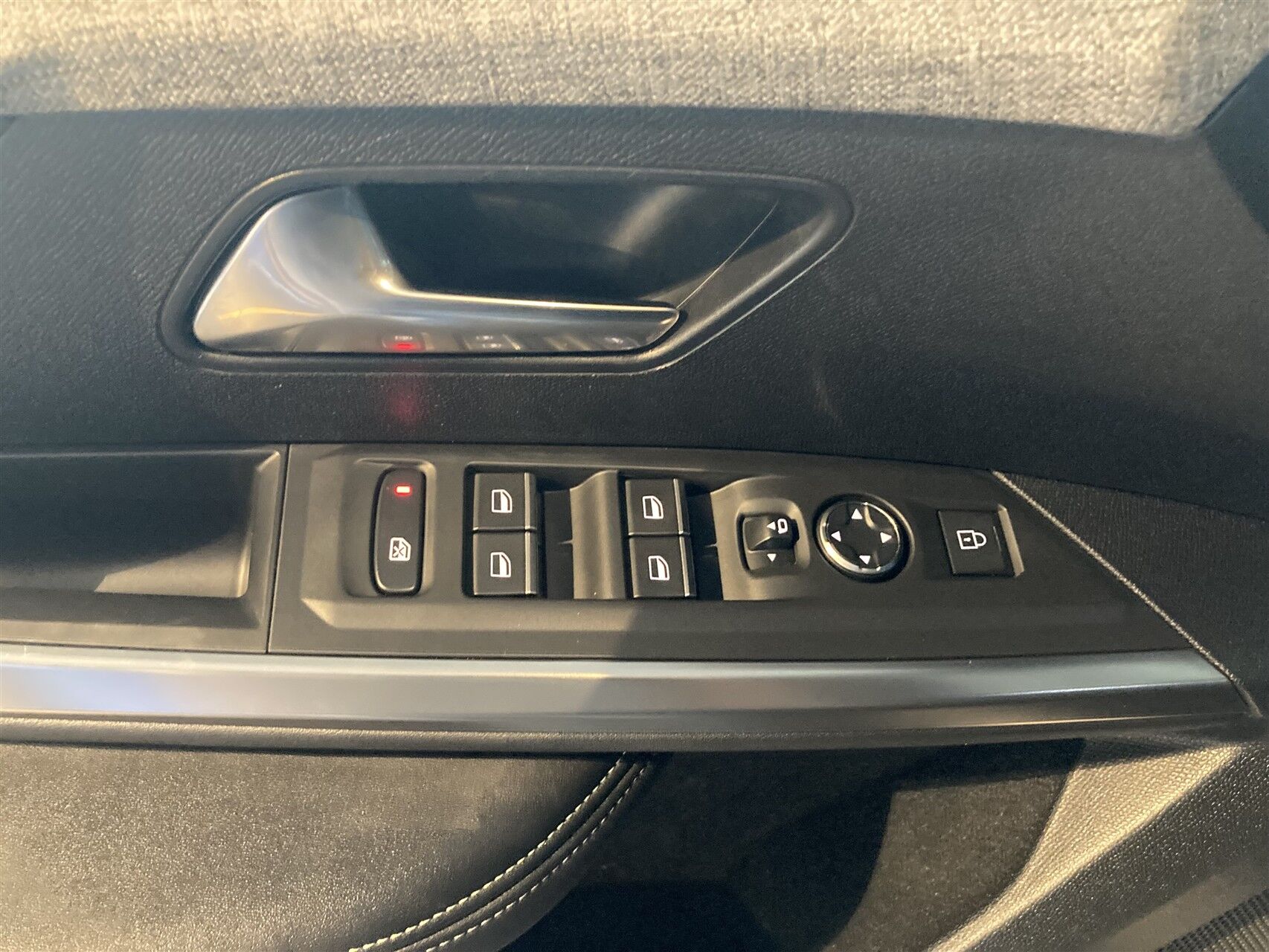 Billede af Peugeot e-3008 EL GT 210HK 5d Aut.