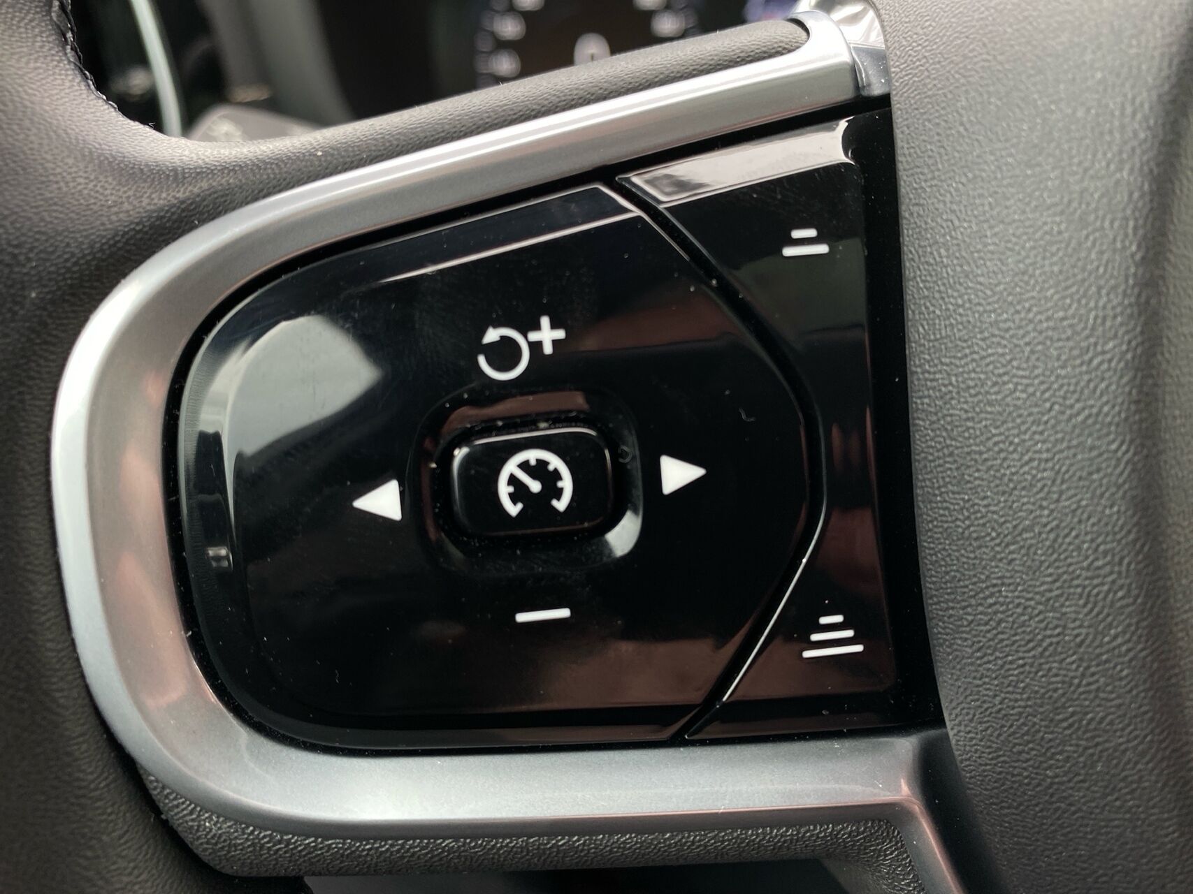 Billede af Volvo V60 2,0 T6 Recharge  Plugin-hybrid R-design 340HK Stc 8g Aut.