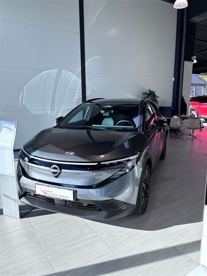 Nissan LEAF 52 kWh EVOLVE + Two-Tone MY26.2.2