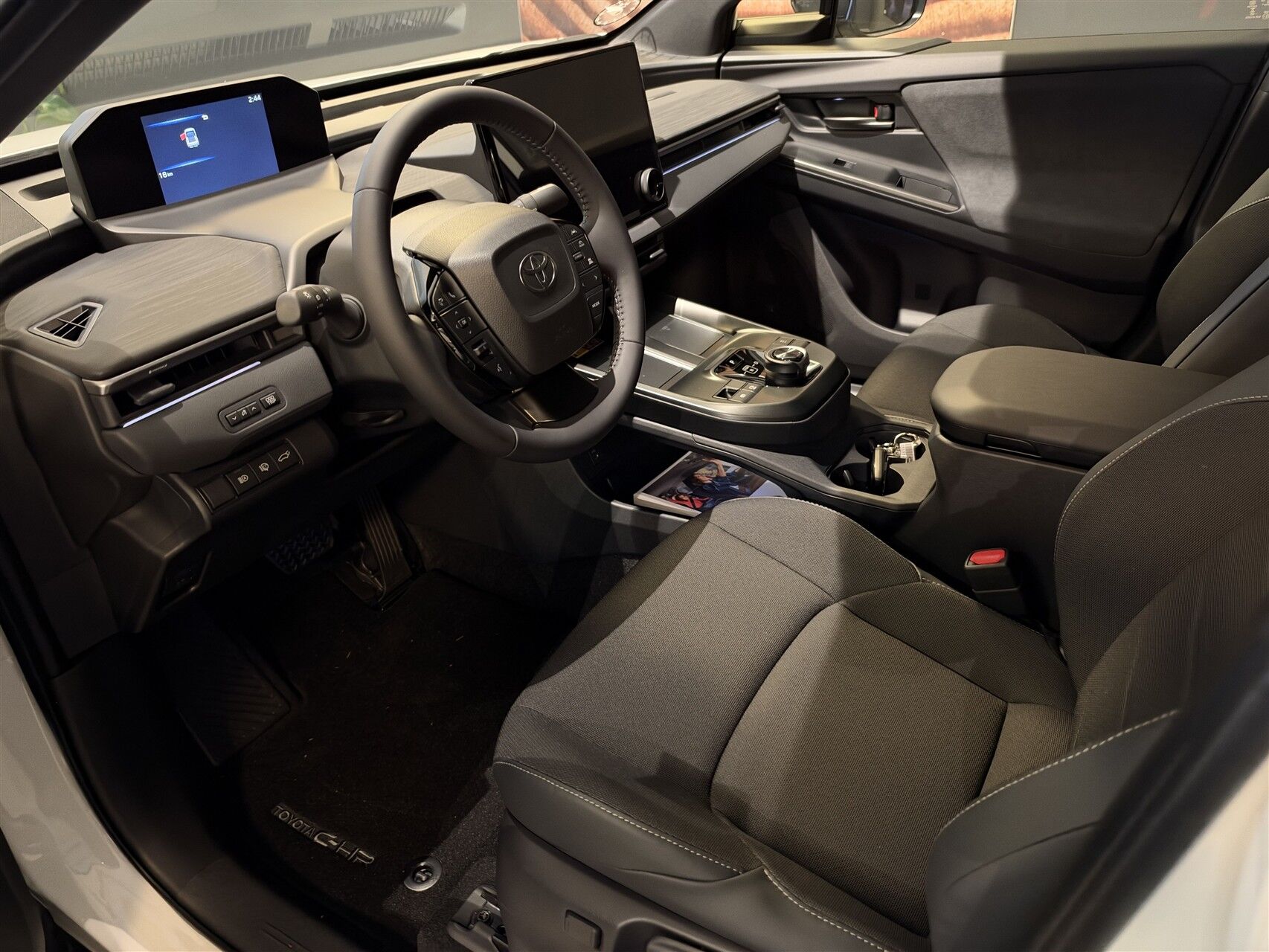 Billede af Toyota C-HR+ EL Active AWD 343HK 5d Aut.