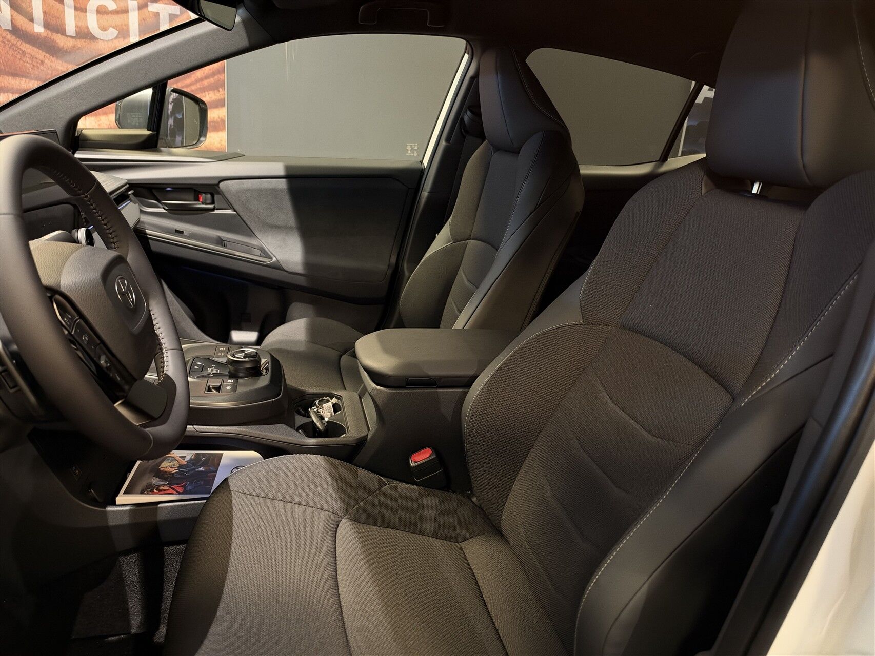 Billede af Toyota C-HR+ EL Active AWD 343HK 5d Aut.