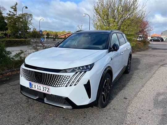 Peugeot E-5008 GT Pack 210 E-5008 GT Pack 210