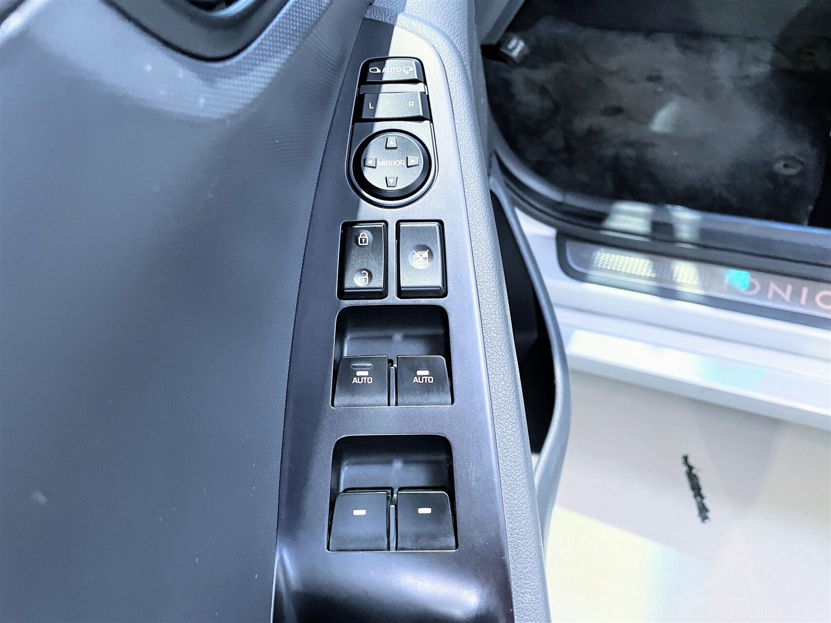 Billede af Hyundai Ioniq 1,6 GDI  Plugin-hybrid Premium plug-in 141HK 5d 6g Aut.