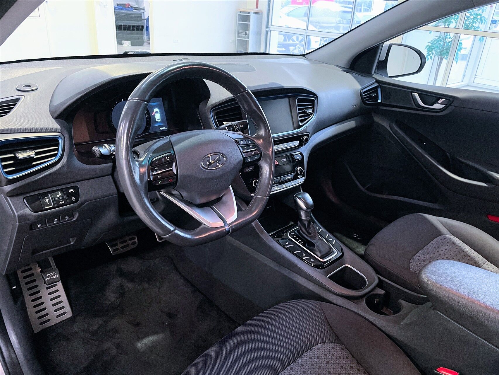 Billede af Hyundai Ioniq 1,6 GDI  Plugin-hybrid Premium plug-in 141HK 5d 6g Aut.