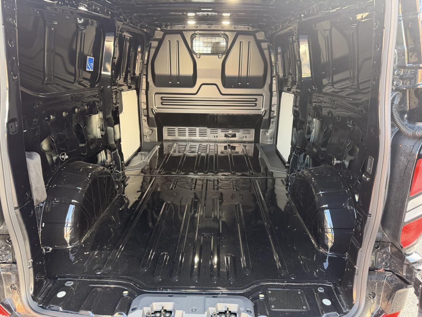 Billede af Ford Transit Custom 320 L2H1 2,5 Plugin-hybrid Trend CVT 233HK Van Trinl. Gear