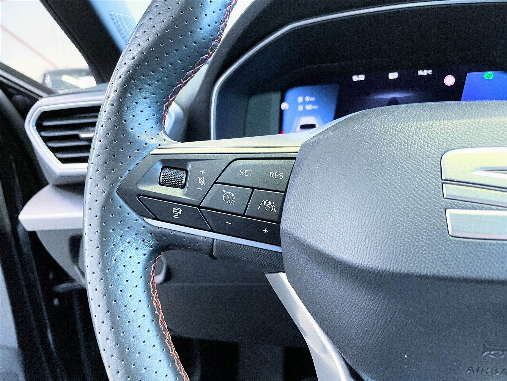 Billede af Seat Leon Sportstourer 1,4 e-Hybrid FR DSG 204HK Stc 6g Aut.