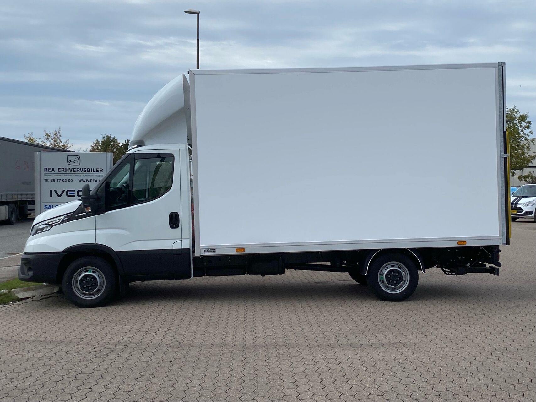 Billede af Iveco Daily 35S18 4100mm 3,0 D 180HK Ladv./Chas. 8g Aut.