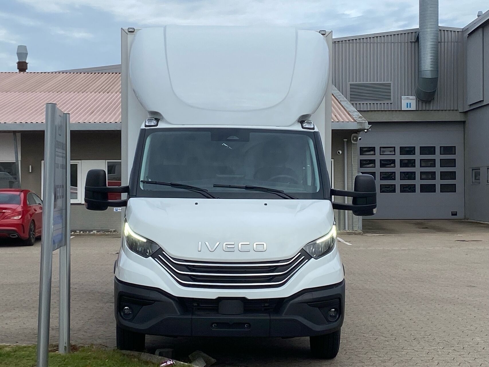Billede af Iveco Daily 35S18 4100mm 3,0 D 180HK Ladv./Chas. 8g Aut.