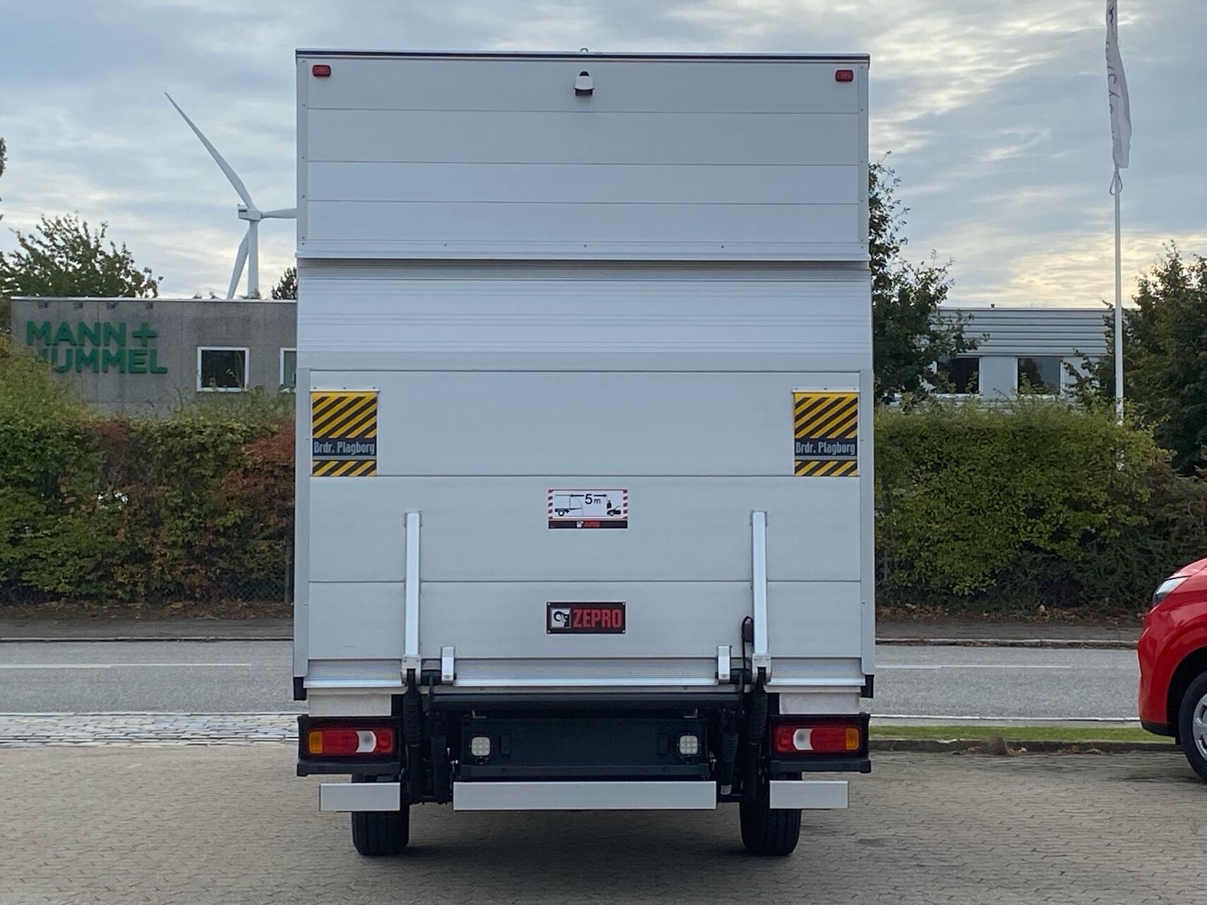 Billede af Iveco Daily 35S18 4100mm 3,0 D 180HK Ladv./Chas. 8g Aut.