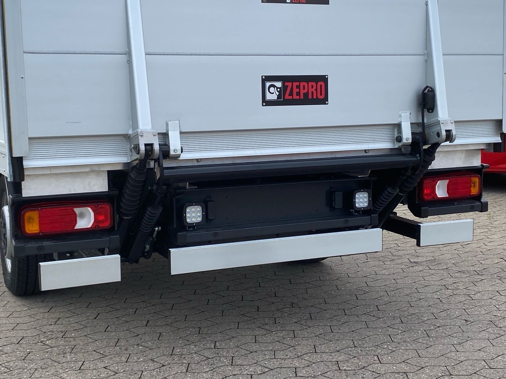 Billede af Iveco Daily 35S18 4100mm 3,0 D 180HK Ladv./Chas. 8g Aut.