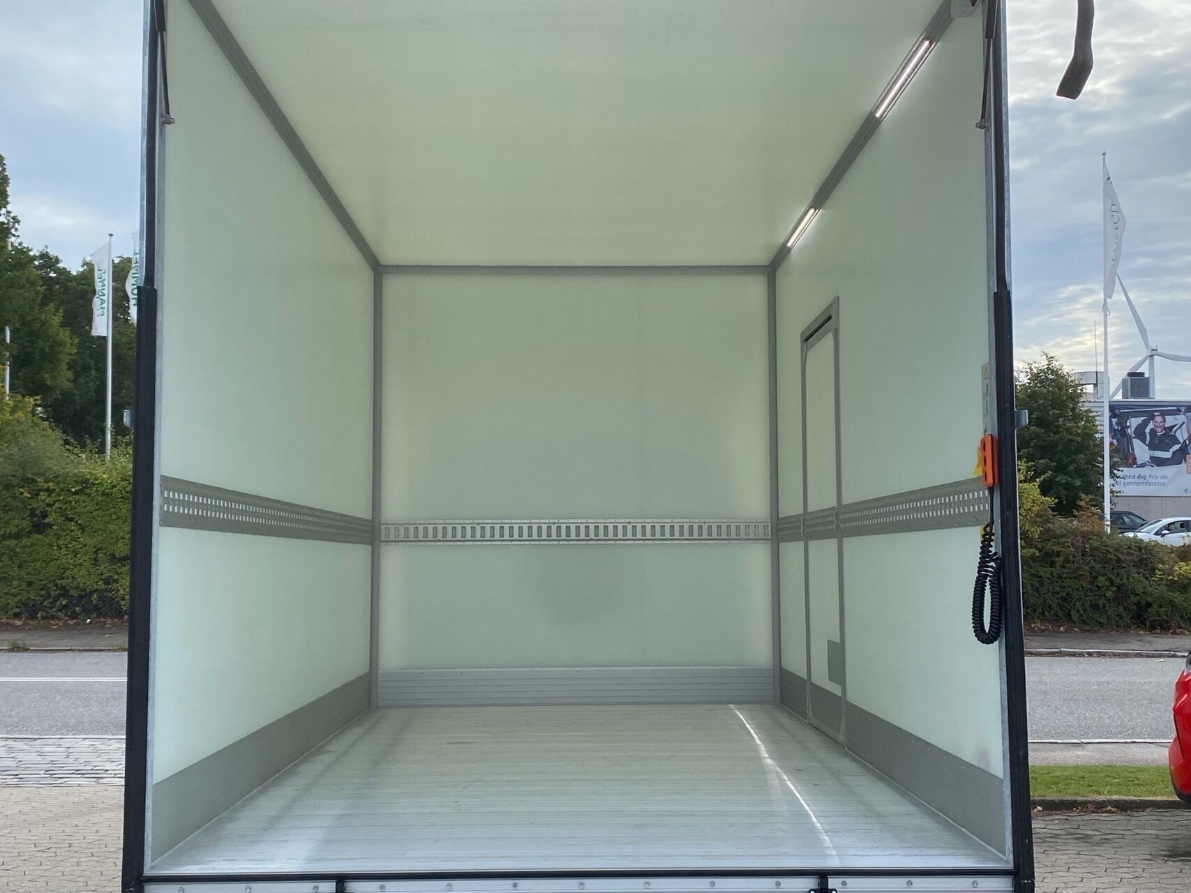 Billede af Iveco Daily 35S18 4100mm 3,0 D 180HK Ladv./Chas. 8g Aut.