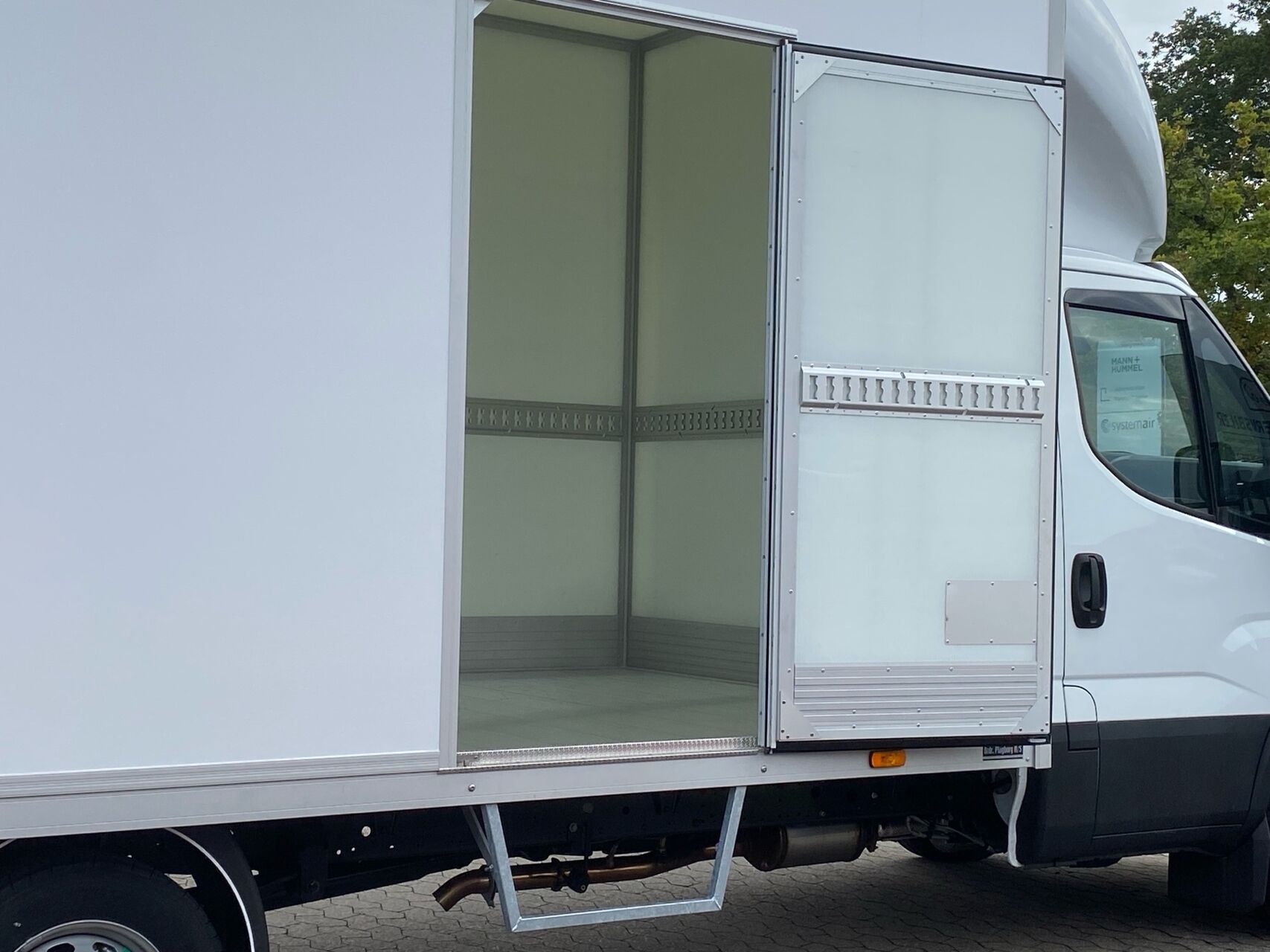 Billede af Iveco Daily 35S18 4100mm 3,0 D 180HK Ladv./Chas. 8g Aut.
