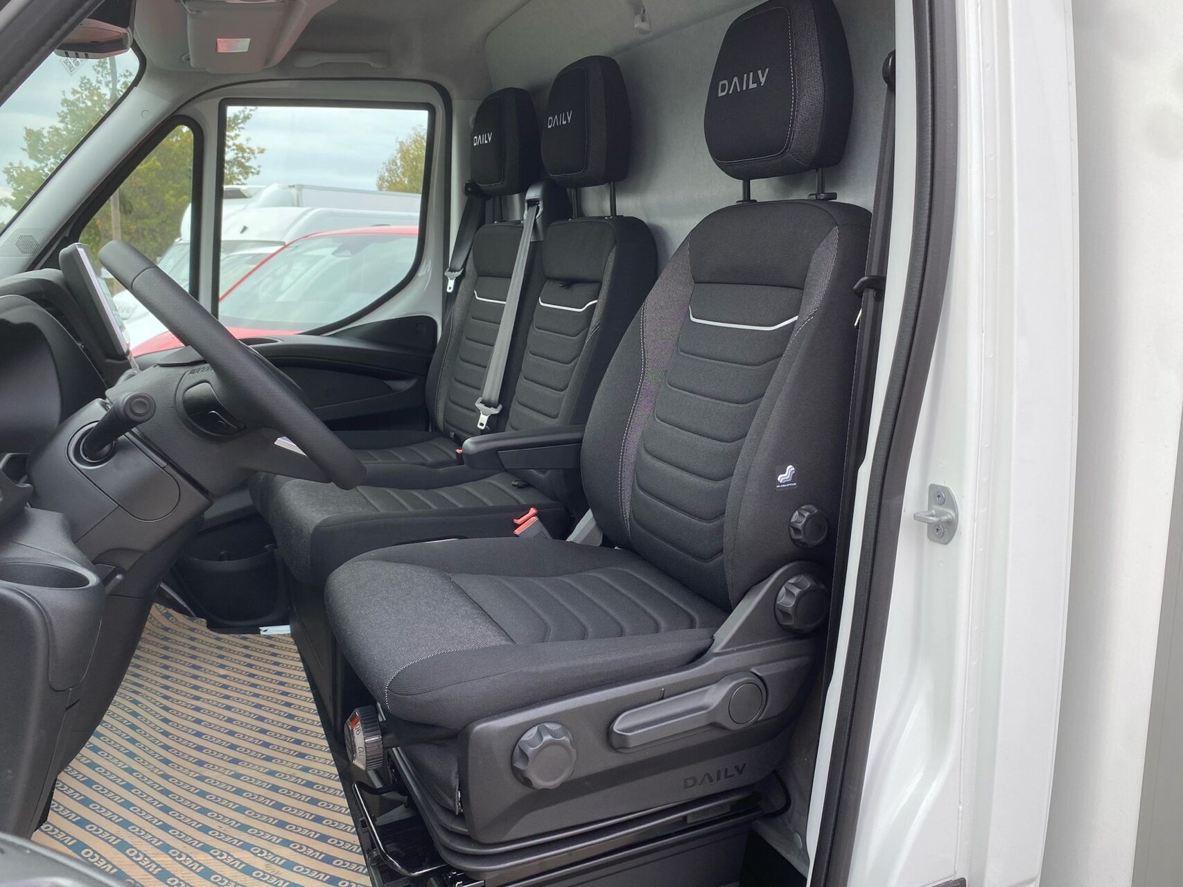 Billede af Iveco Daily 35S18 4100mm 3,0 D 180HK Ladv./Chas. 8g Aut.